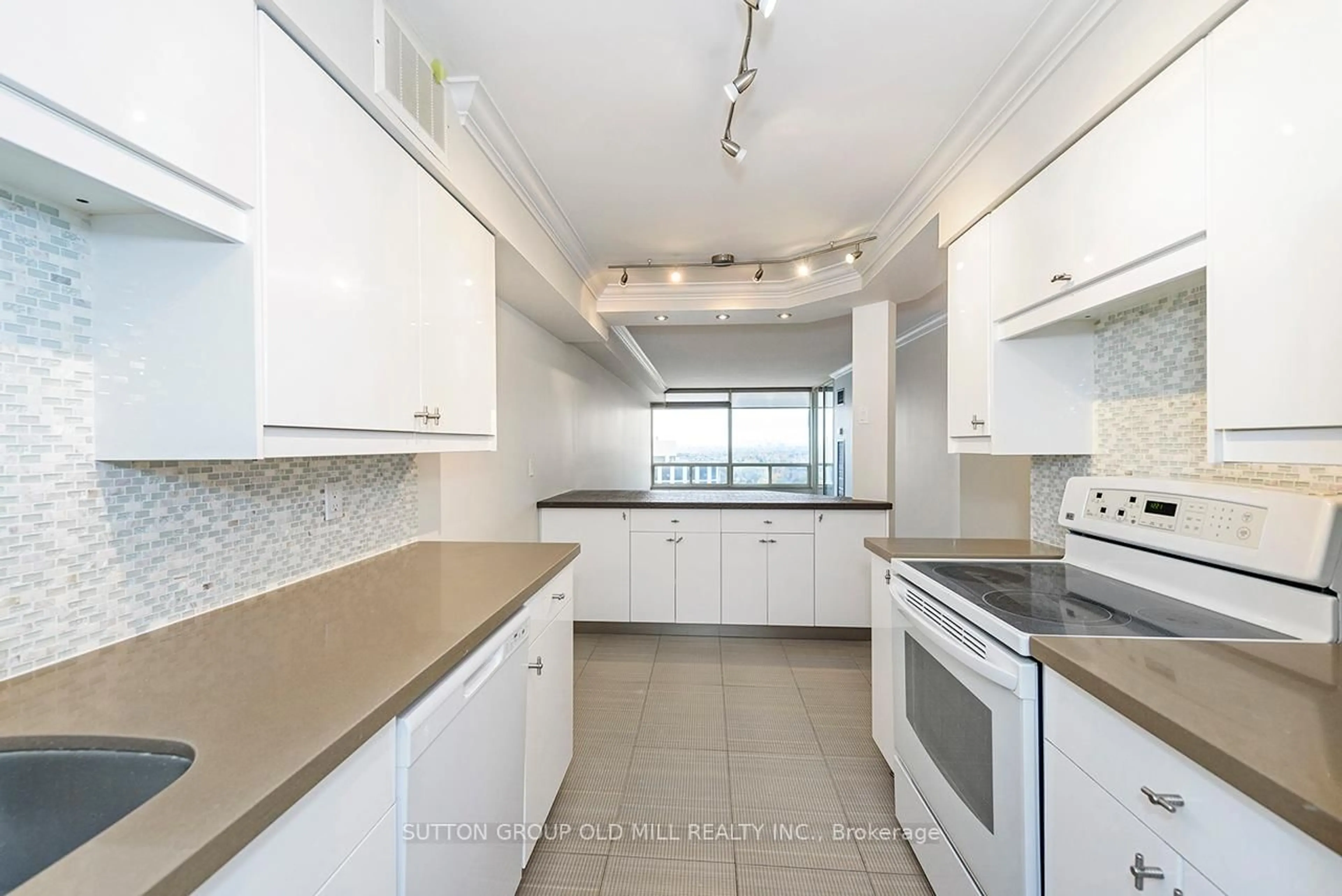Standard kitchen, ceramic/tile floor for 1300 Islington Ave #2806, Toronto Ontario M9A 5C4