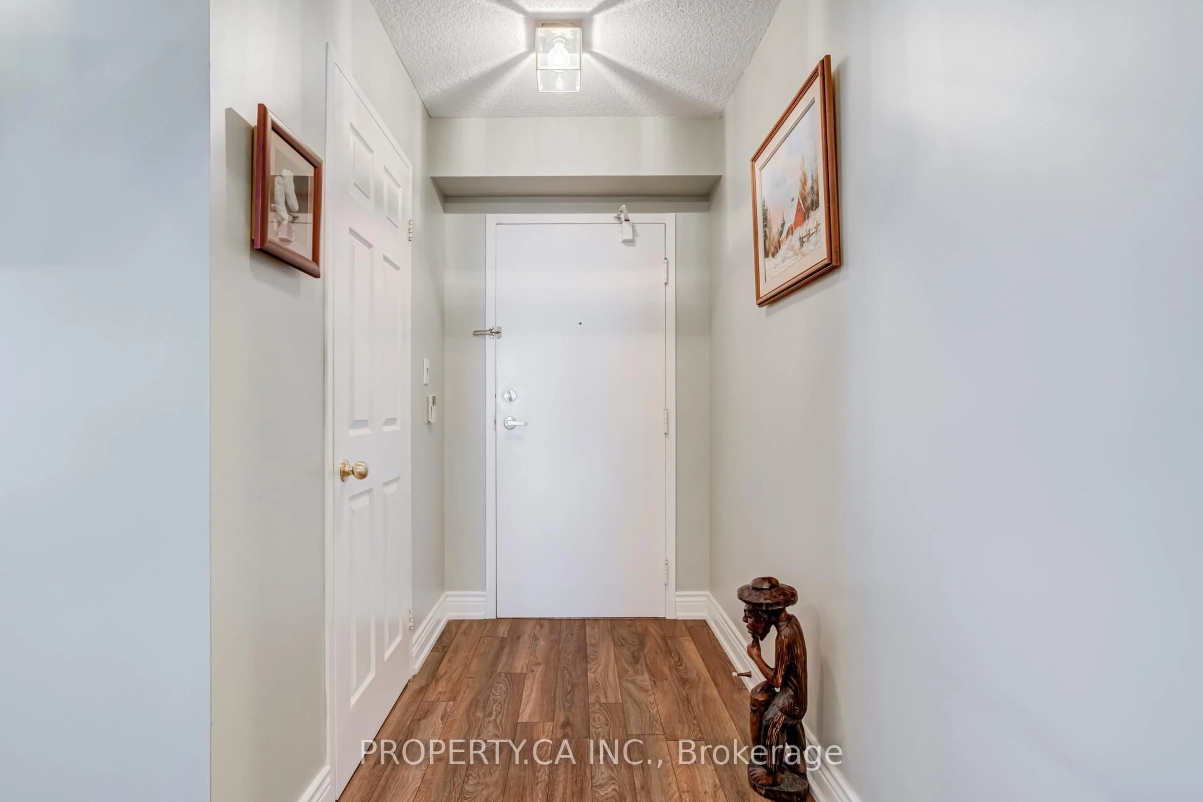 Indoor entryway for 3605 Kariya Dr #2210, Mississauga Ontario L5B 3J4