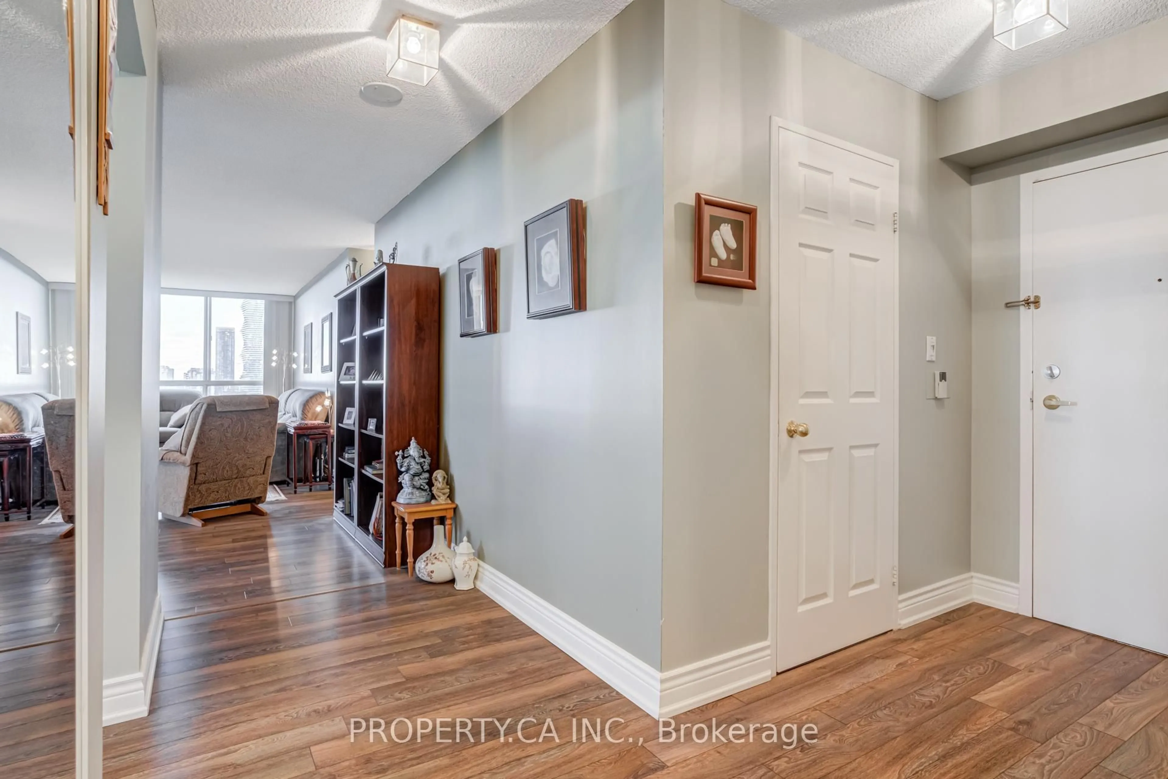 Indoor entryway for 3605 Kariya Dr #2210, Mississauga Ontario L5B 3J4