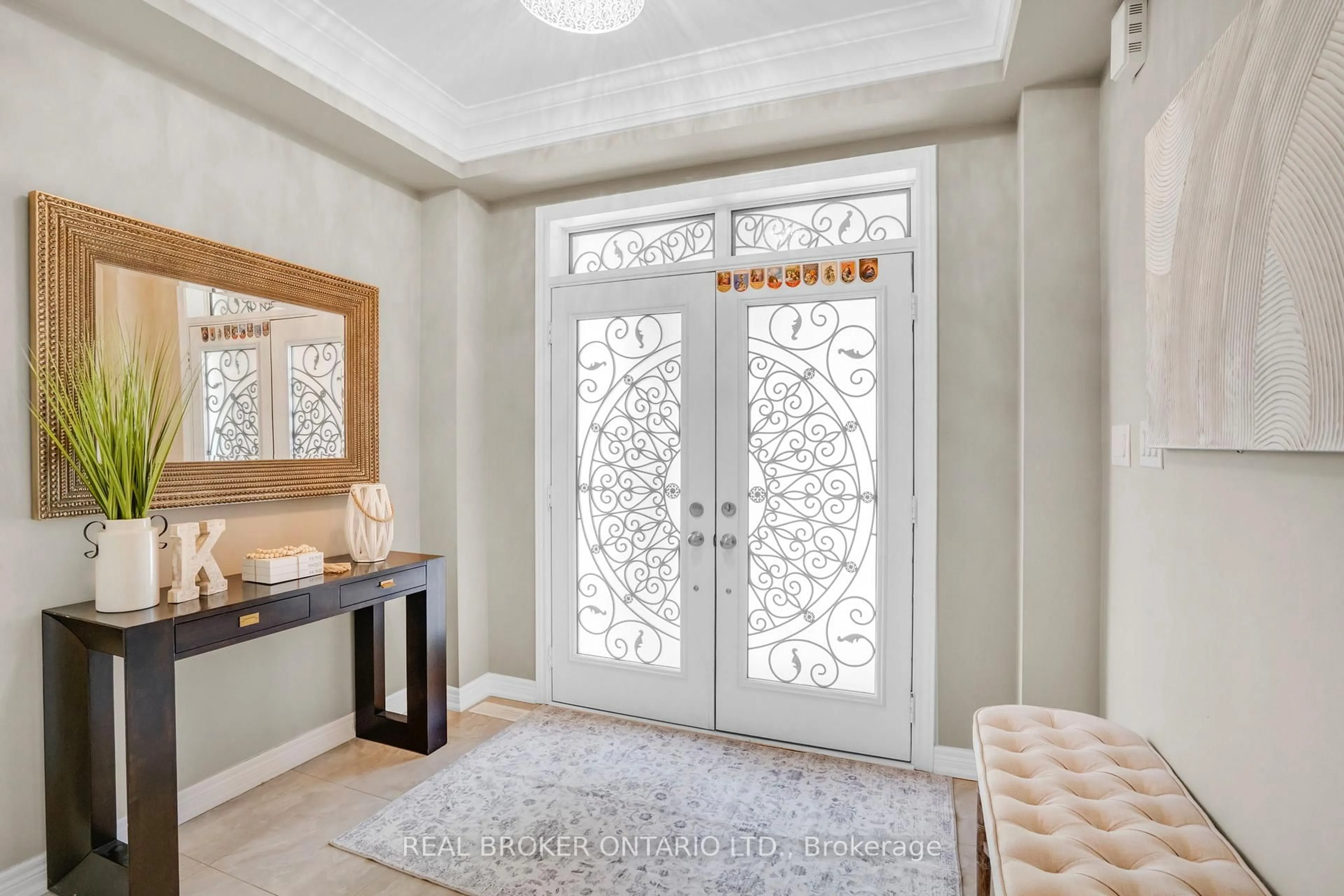 Indoor entryway for 6 Silver Pond Dr, Halton Hills Ontario L7G 6L9