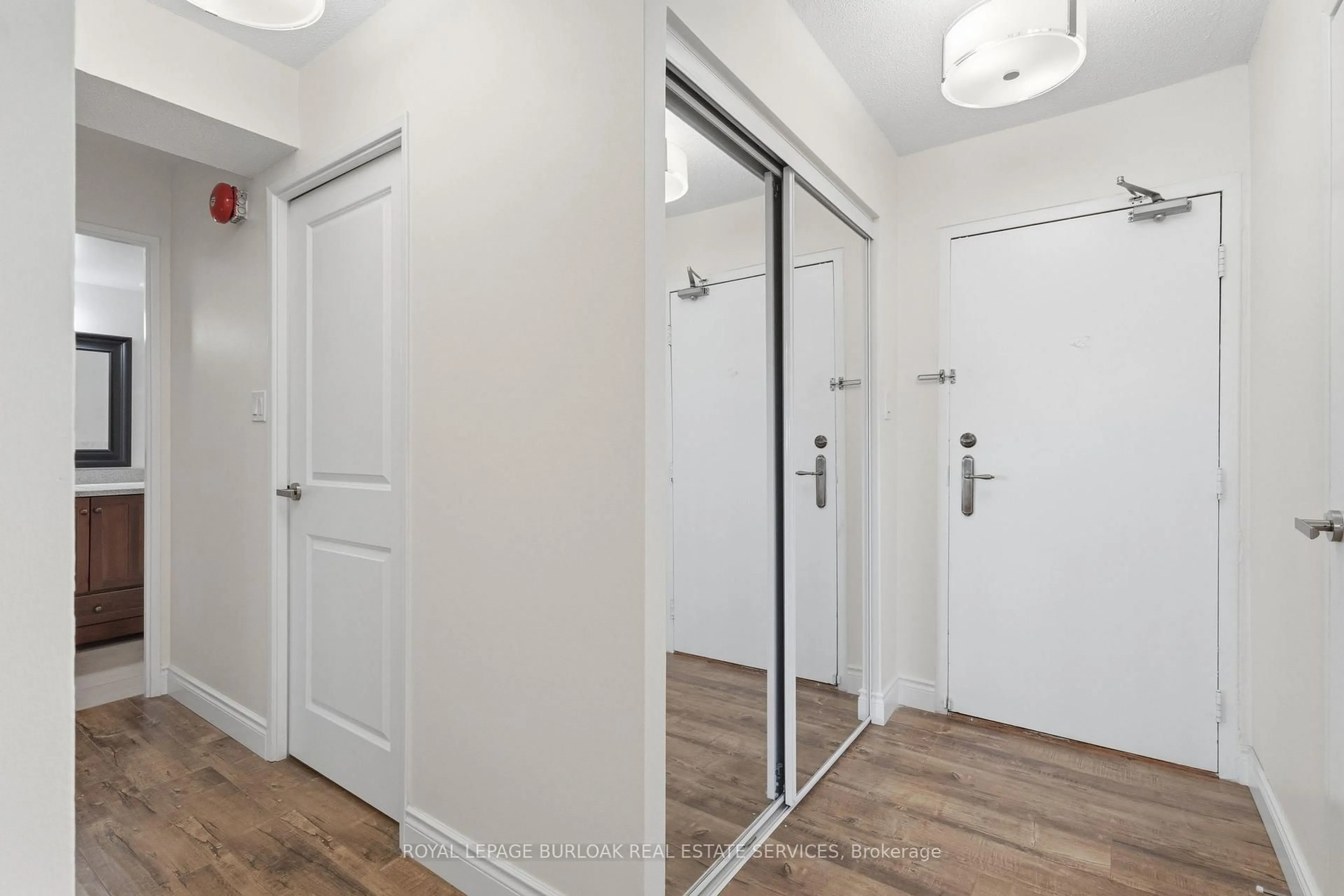 Indoor entryway for 700 Dynes Rd #616, Burlington Ontario L7N 3M2