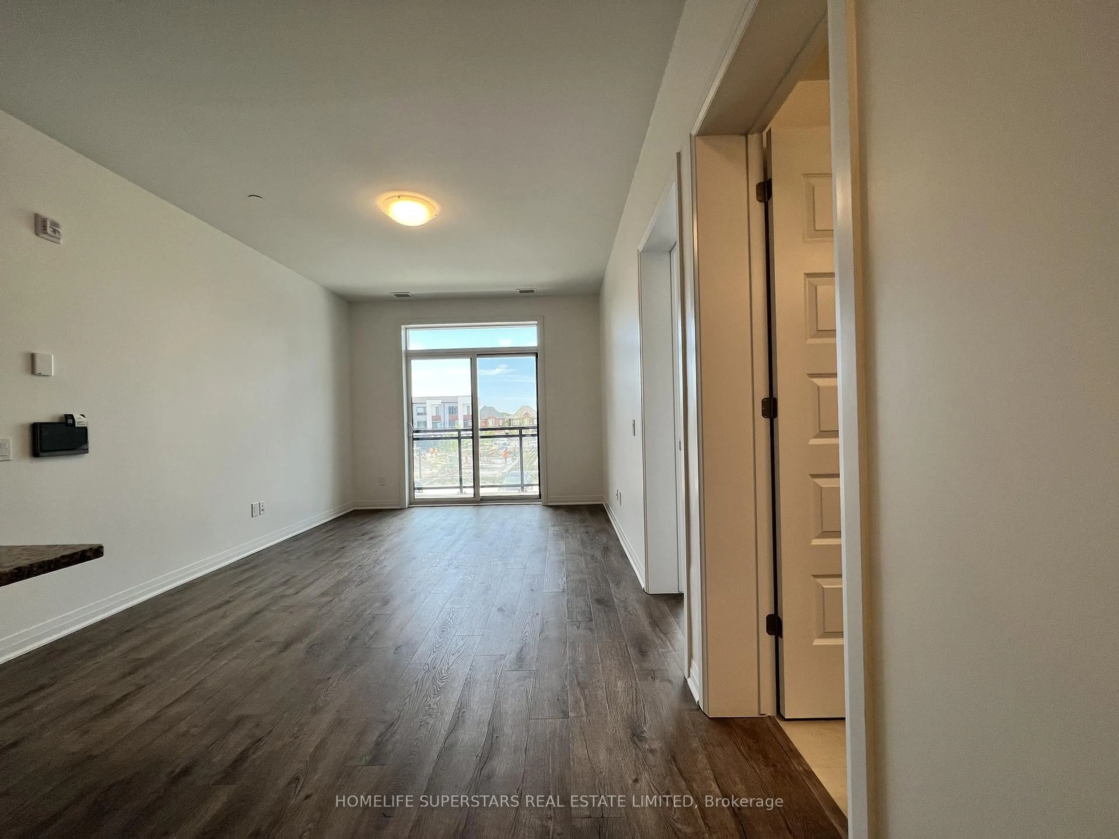 A pic of a room for 95 Dundas St #204, Oakville Ontario L6M 5N4