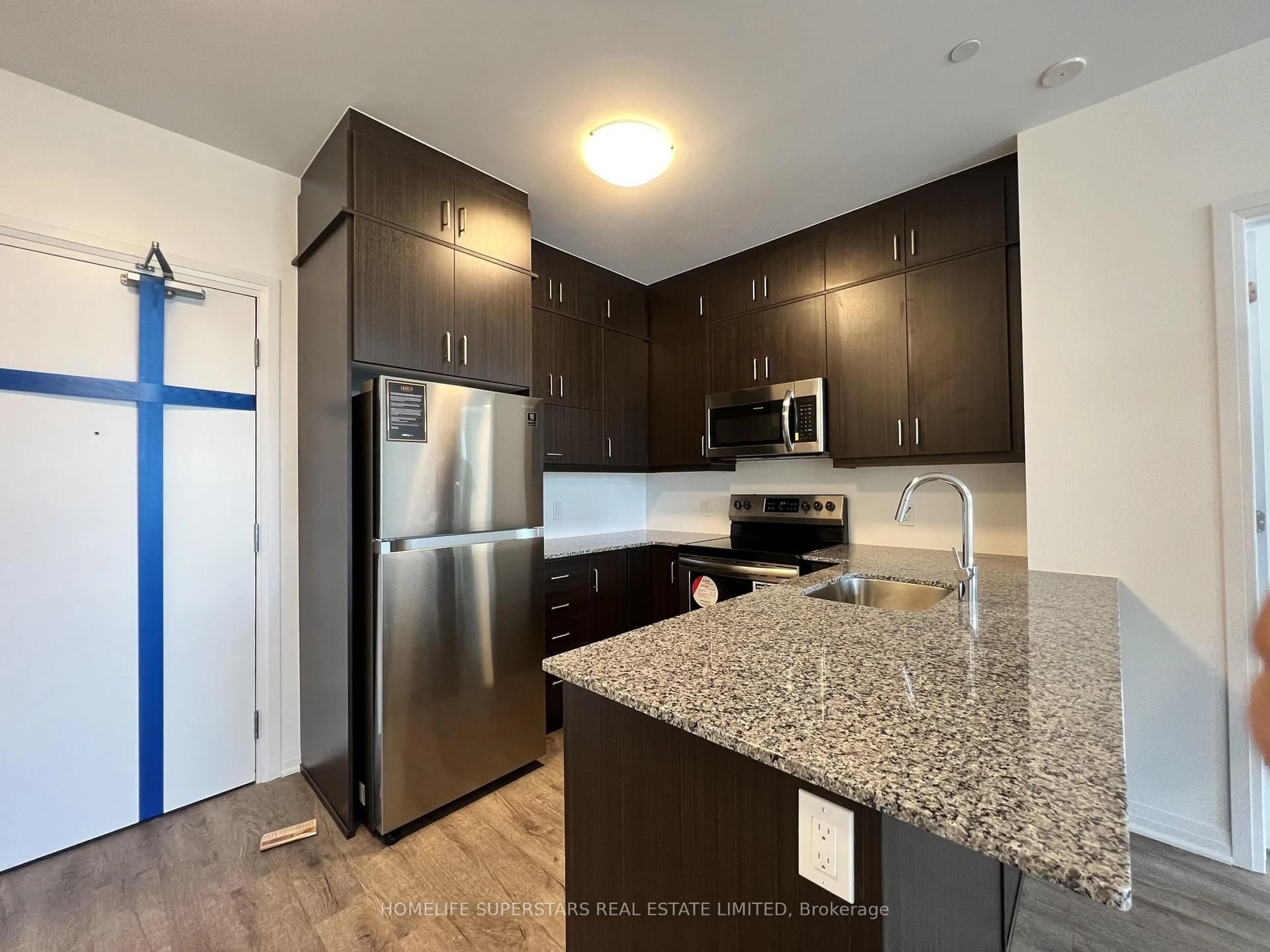 Standard kitchen, unknown for 95 Dundas St #204, Oakville Ontario L6M 5N4