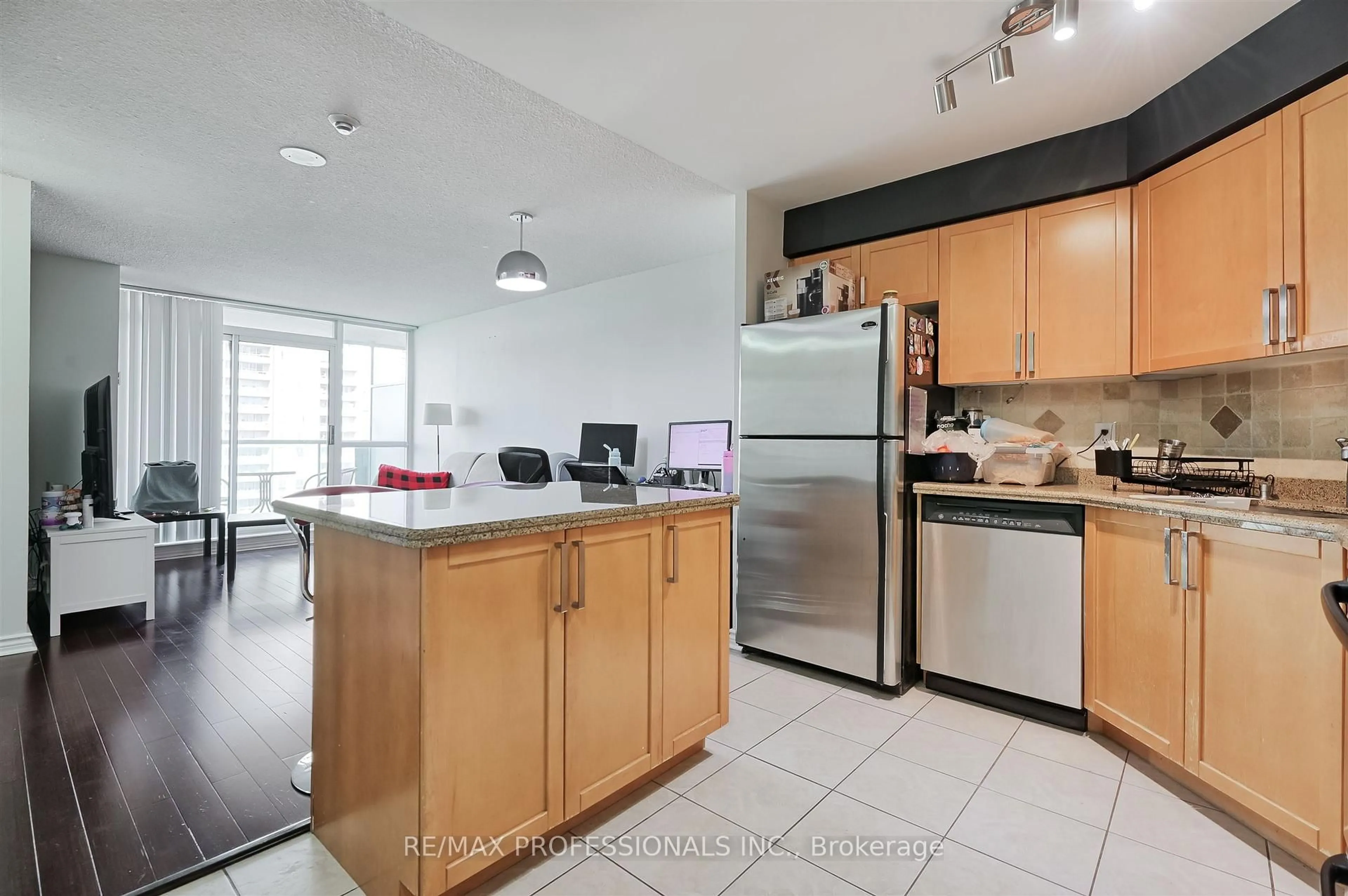 Unknown for 17 Michael Power Pl #814, Toronto Ontario M9A 5G5