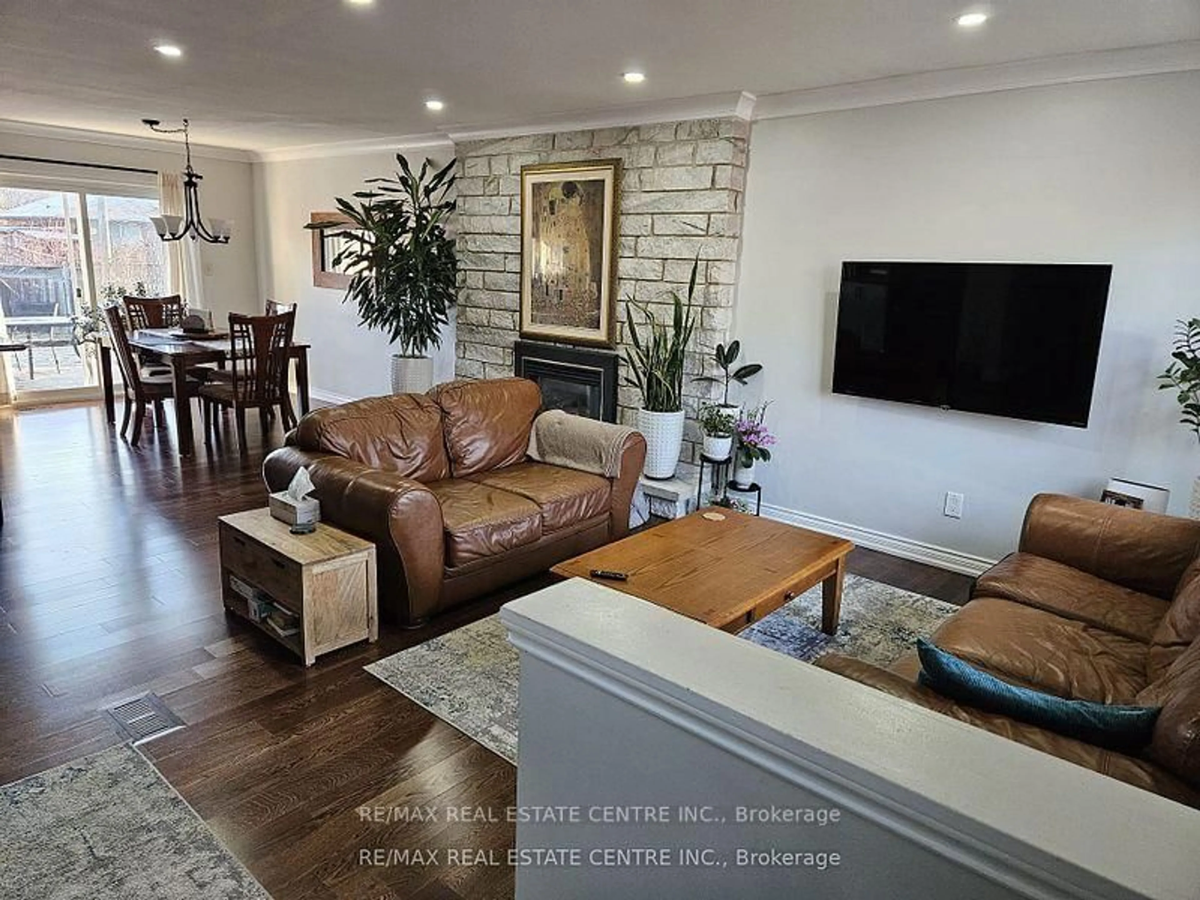 Living room with furniture, unknown for 1199 Sixth Line, Oakville Ontario L6H 1W8