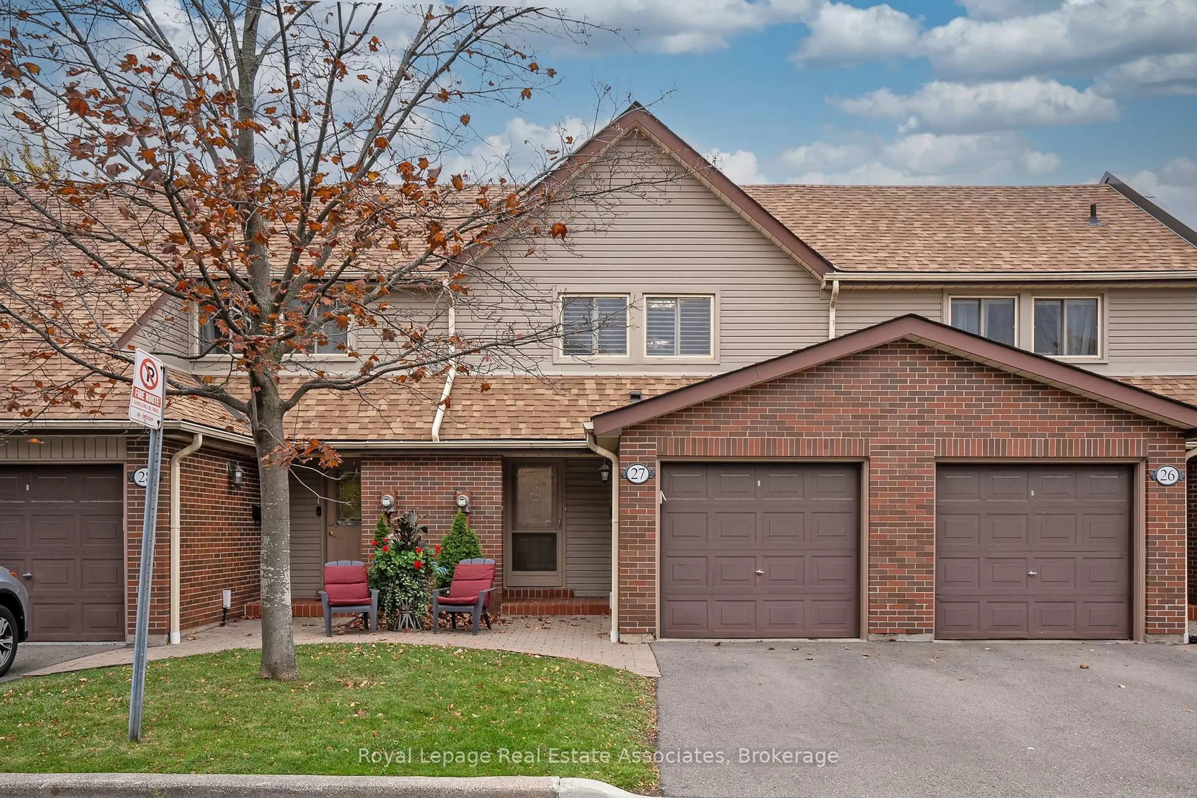 Home with brick exterior material, street for 2617 Windwood Dr #27, Mississauga Ontario L5N 2K6