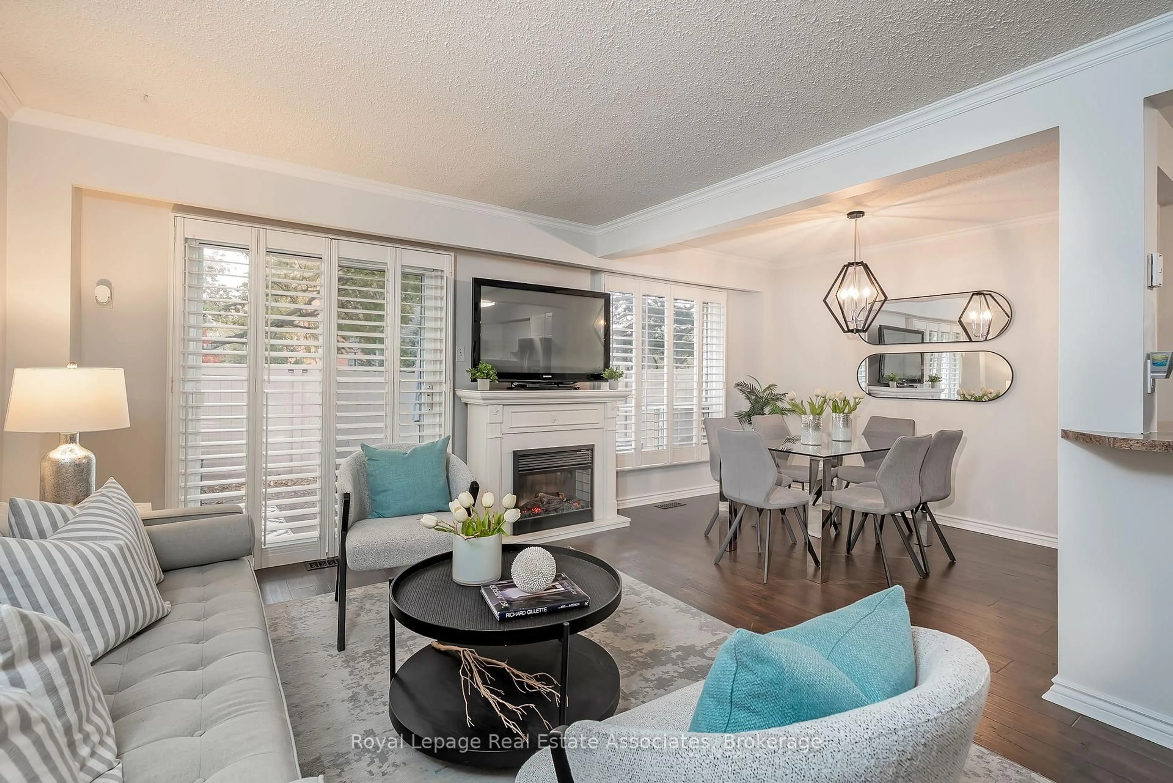 Living room with furniture, unknown for 2617 Windwood Dr #27, Mississauga Ontario L5N 2K6