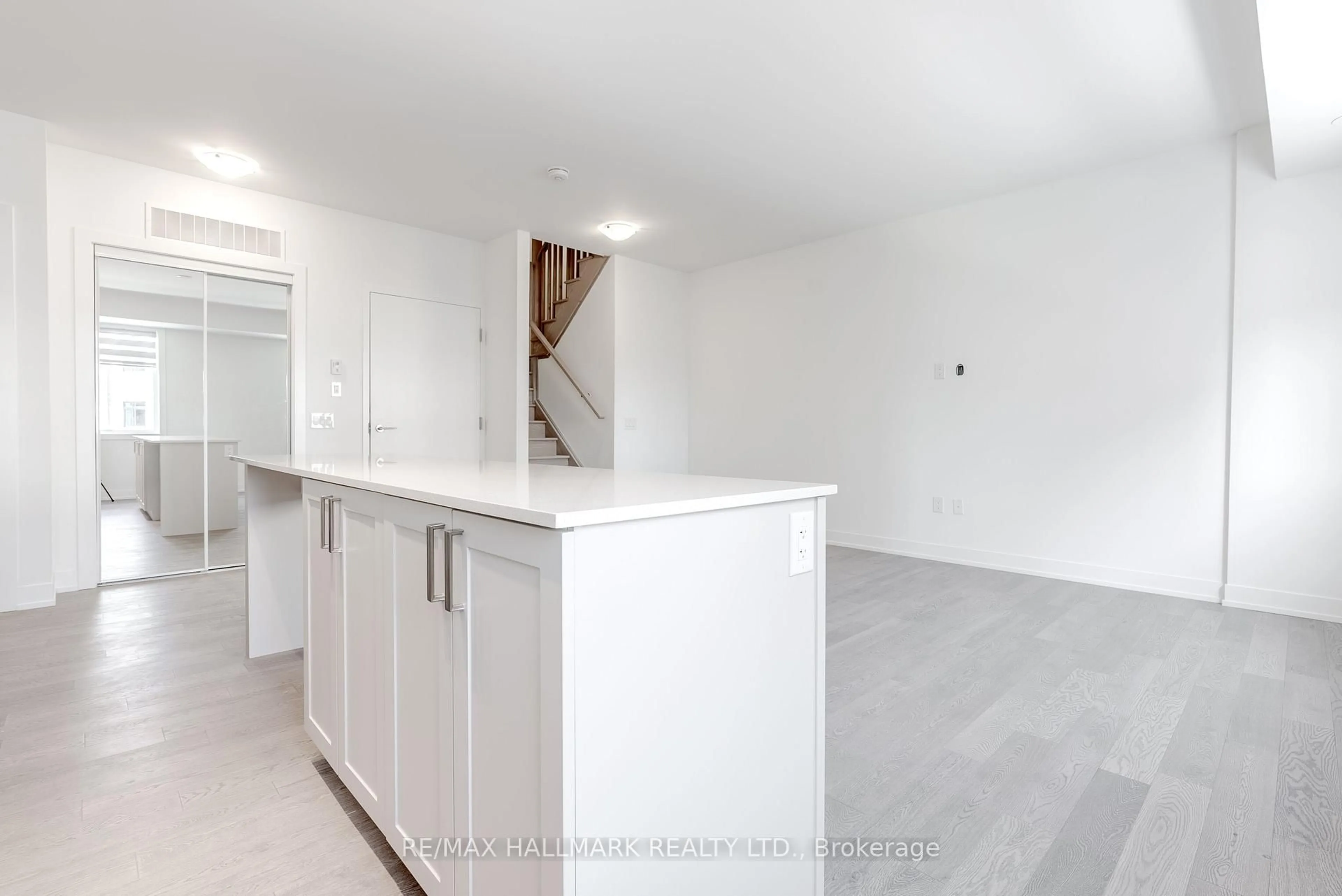 Open concept kitchen, unknown for 1085 Douglas Mccurdy Common #216, Mississauga Ontario L5G 4B1