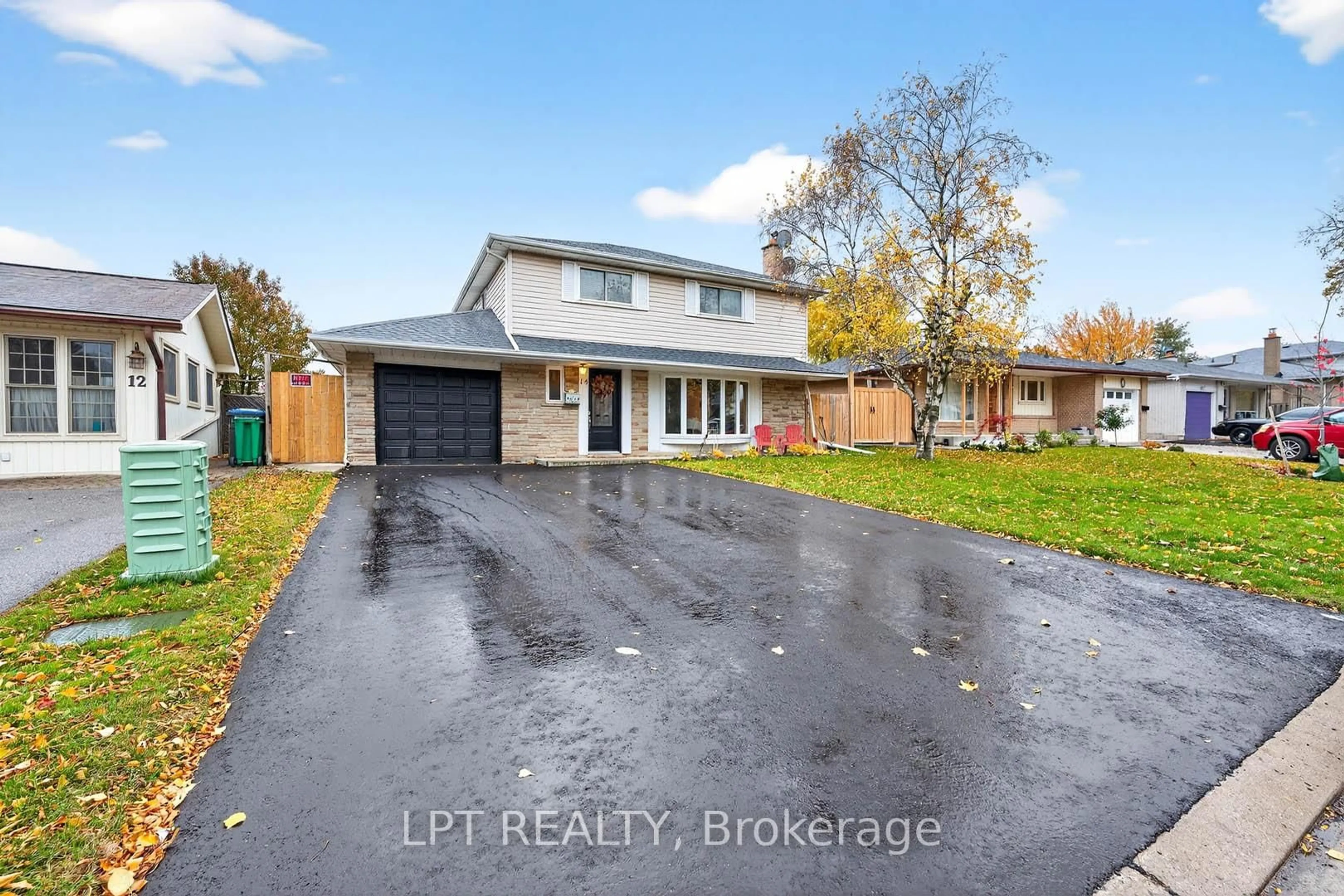 A pic from outside/outdoor area/front of a property/back of a property/a pic from drone, street for 14 Caledon Cres, Brampton Ontario L6W 1C5