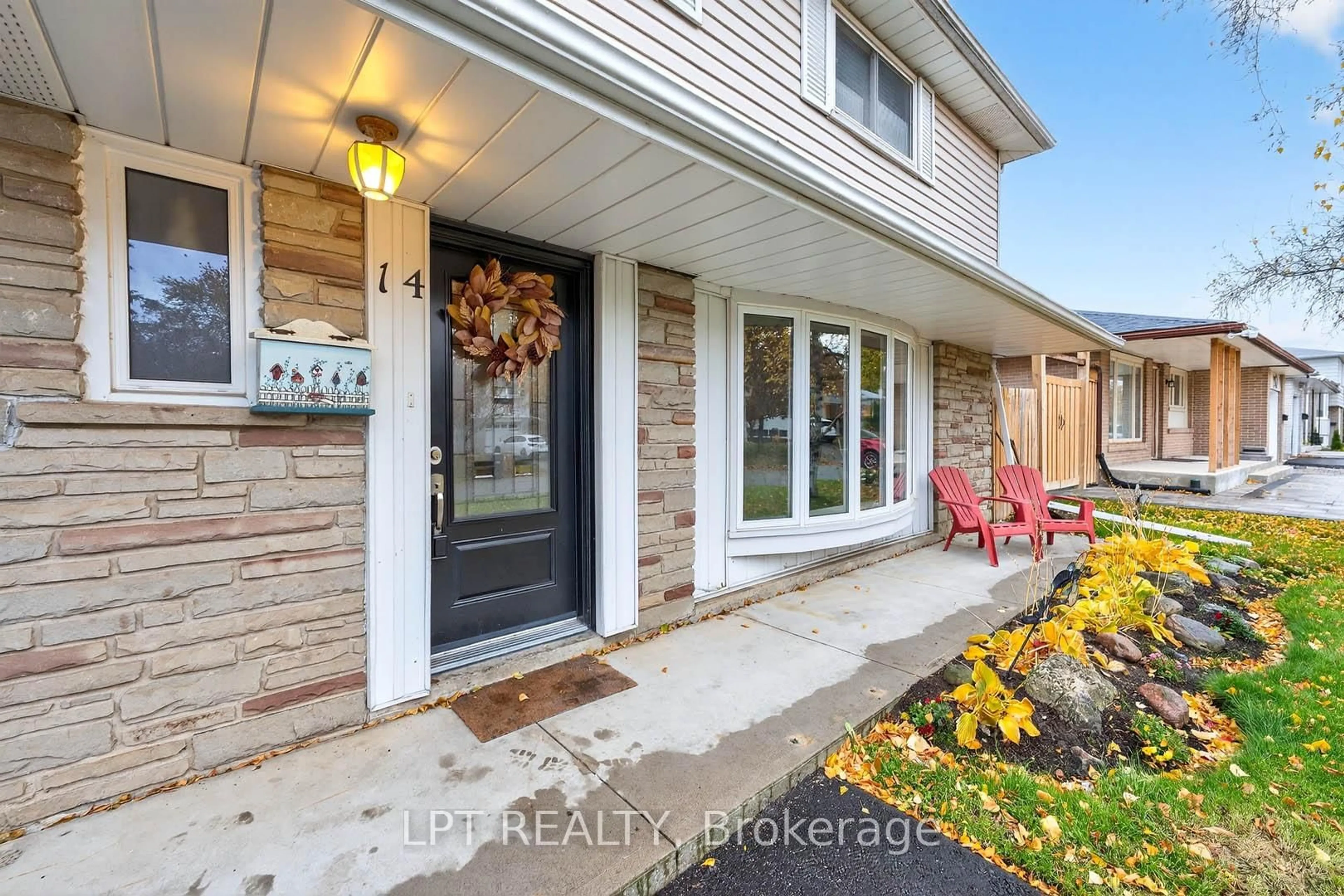 Indoor entryway for 14 Caledon Cres, Brampton Ontario L6W 1C5