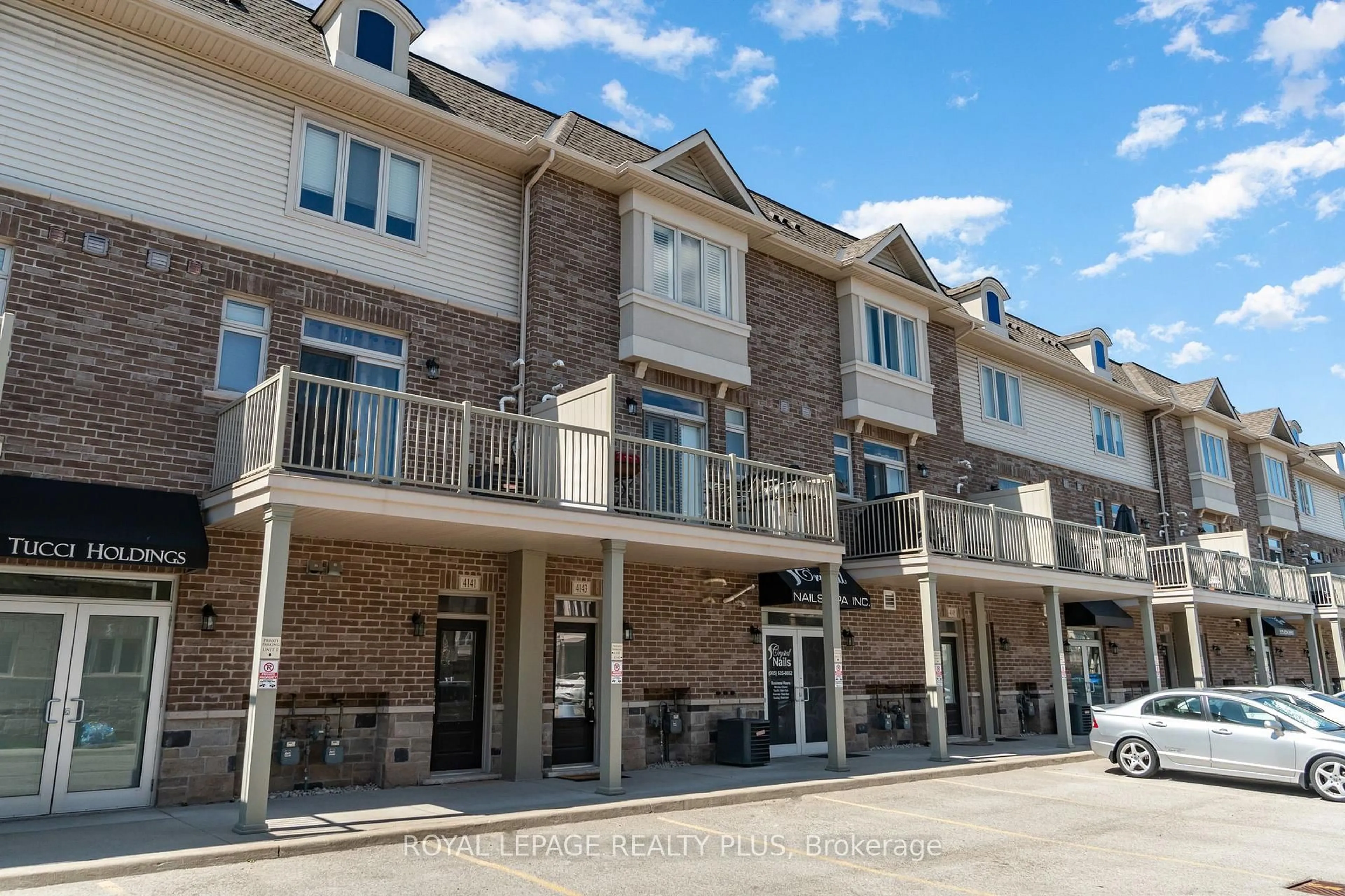 Patio, street for 4143 Palermo Common #28, Burlington Ontario L7L 0G7