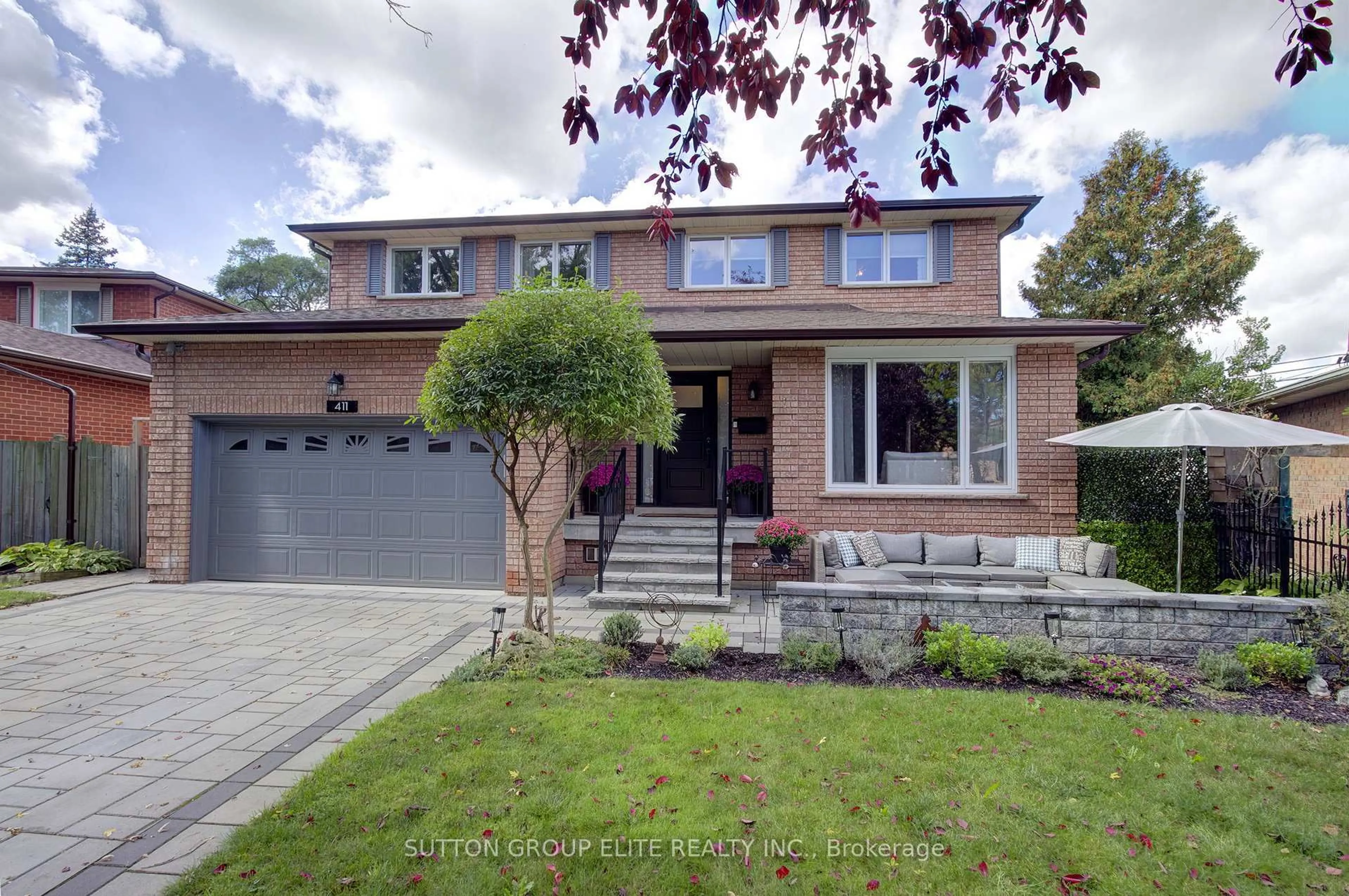Home with brick exterior material, street for 411 The Thicket, Mississauga Ontario L5G 4P6