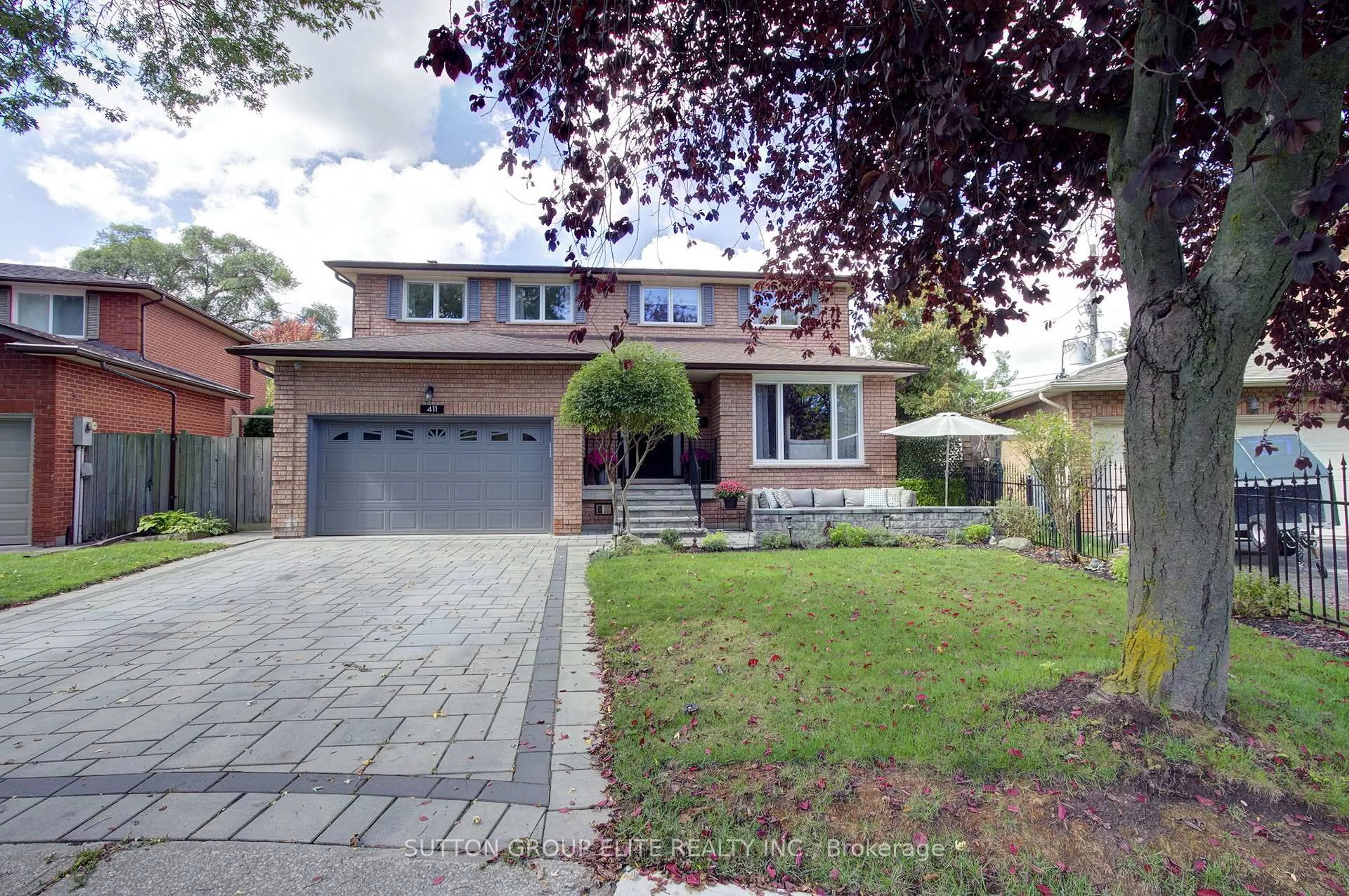 Home with brick exterior material, street for 411 The Thicket, Mississauga Ontario L5G 4P6