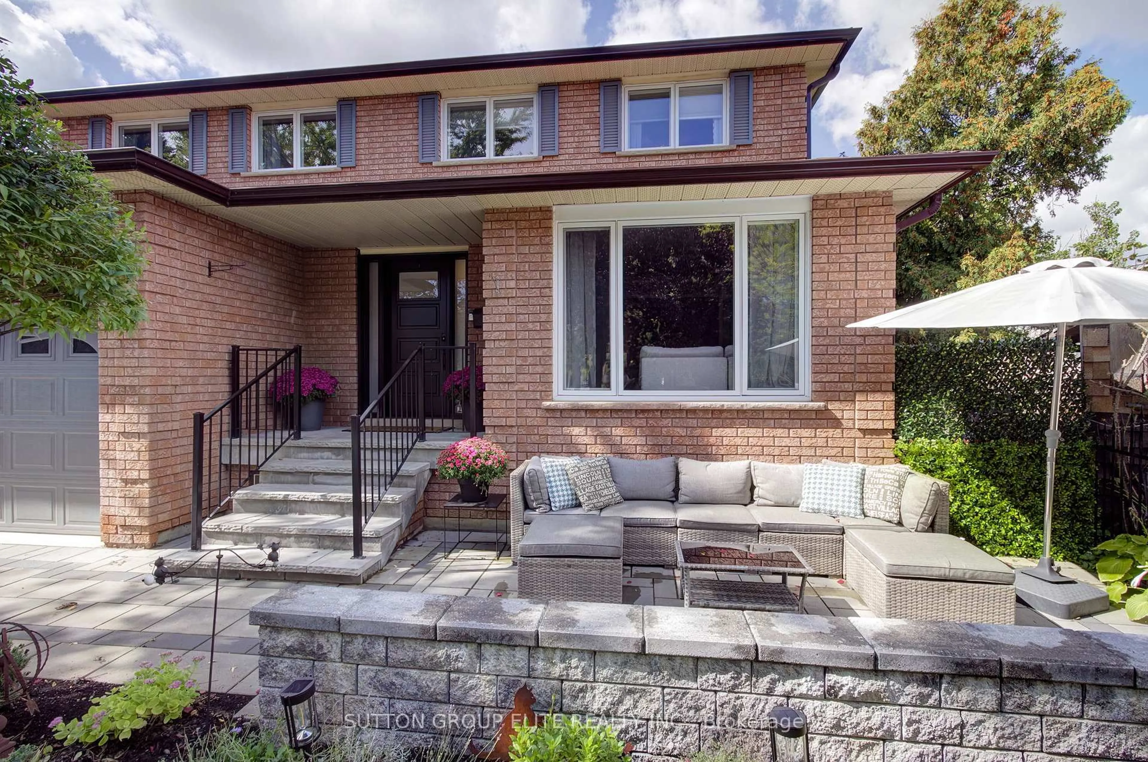 Home with brick exterior material, street for 411 The Thicket, Mississauga Ontario L5G 4P6