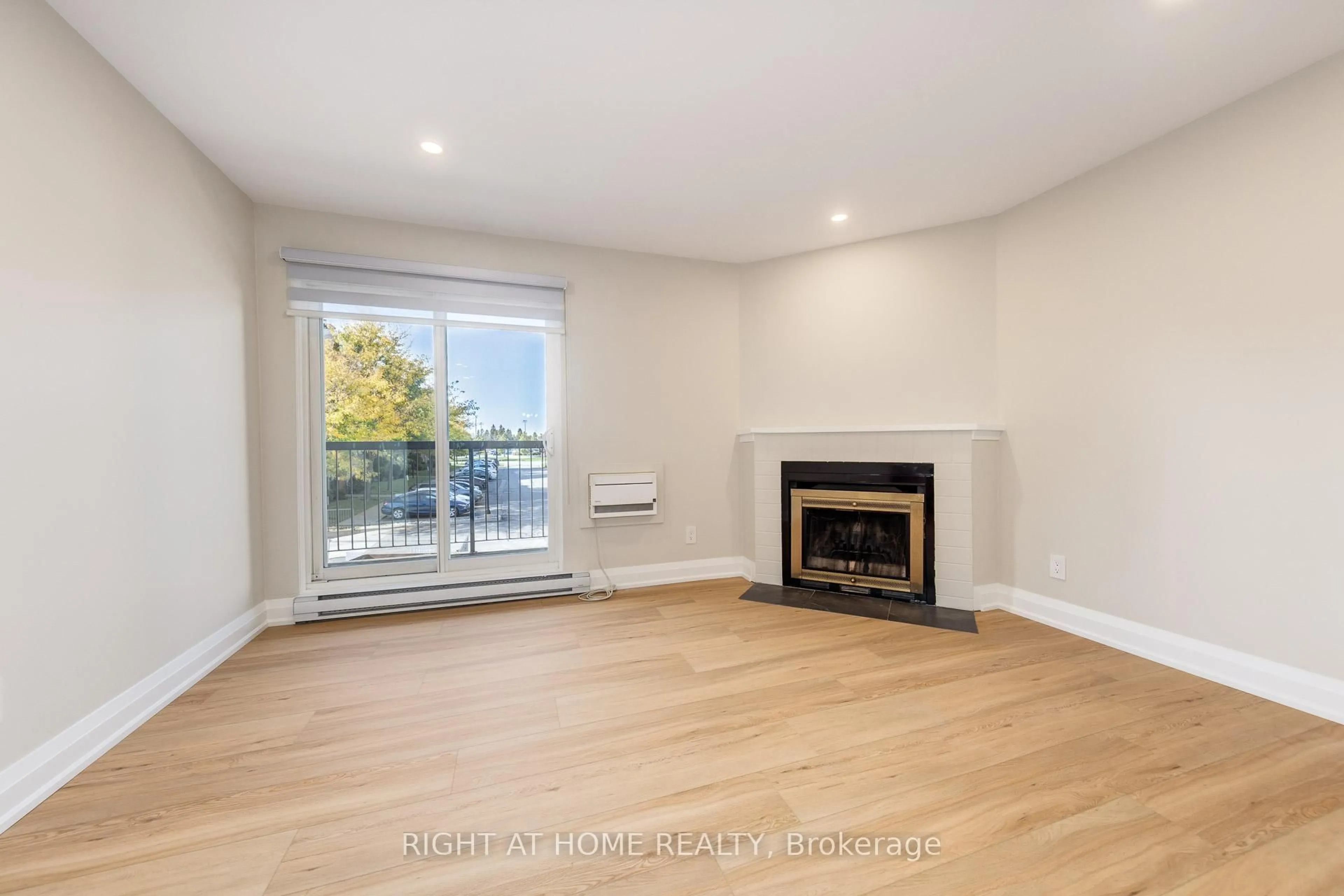 A pic of a room for 1450 Glen Abbey Gate #722, Oakville Ontario L6M 2V7