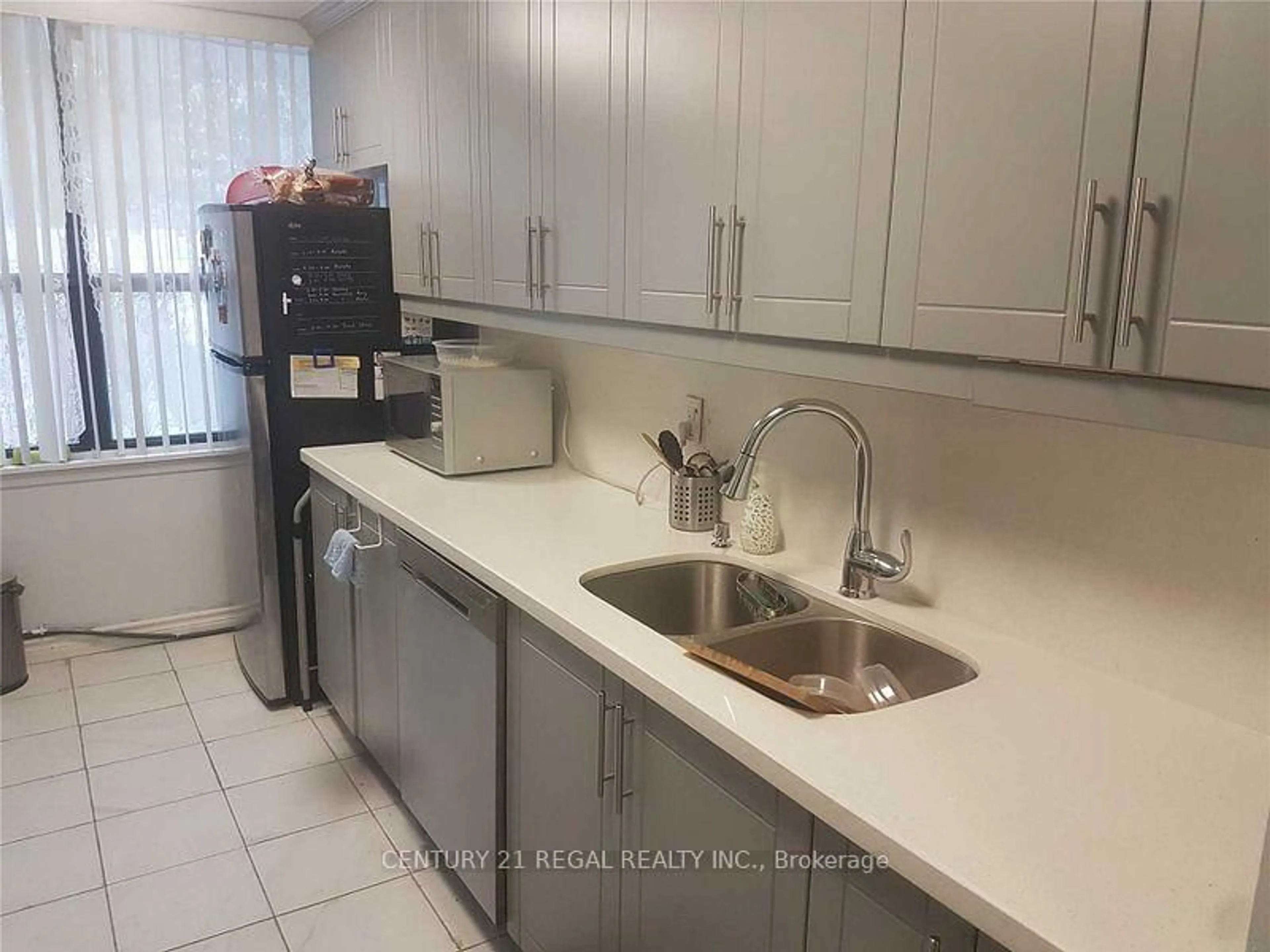 Standard kitchen, ceramic/tile floor for 21 Knightsbridge Rd #106, Brampton Ontario L6T 3Y1
