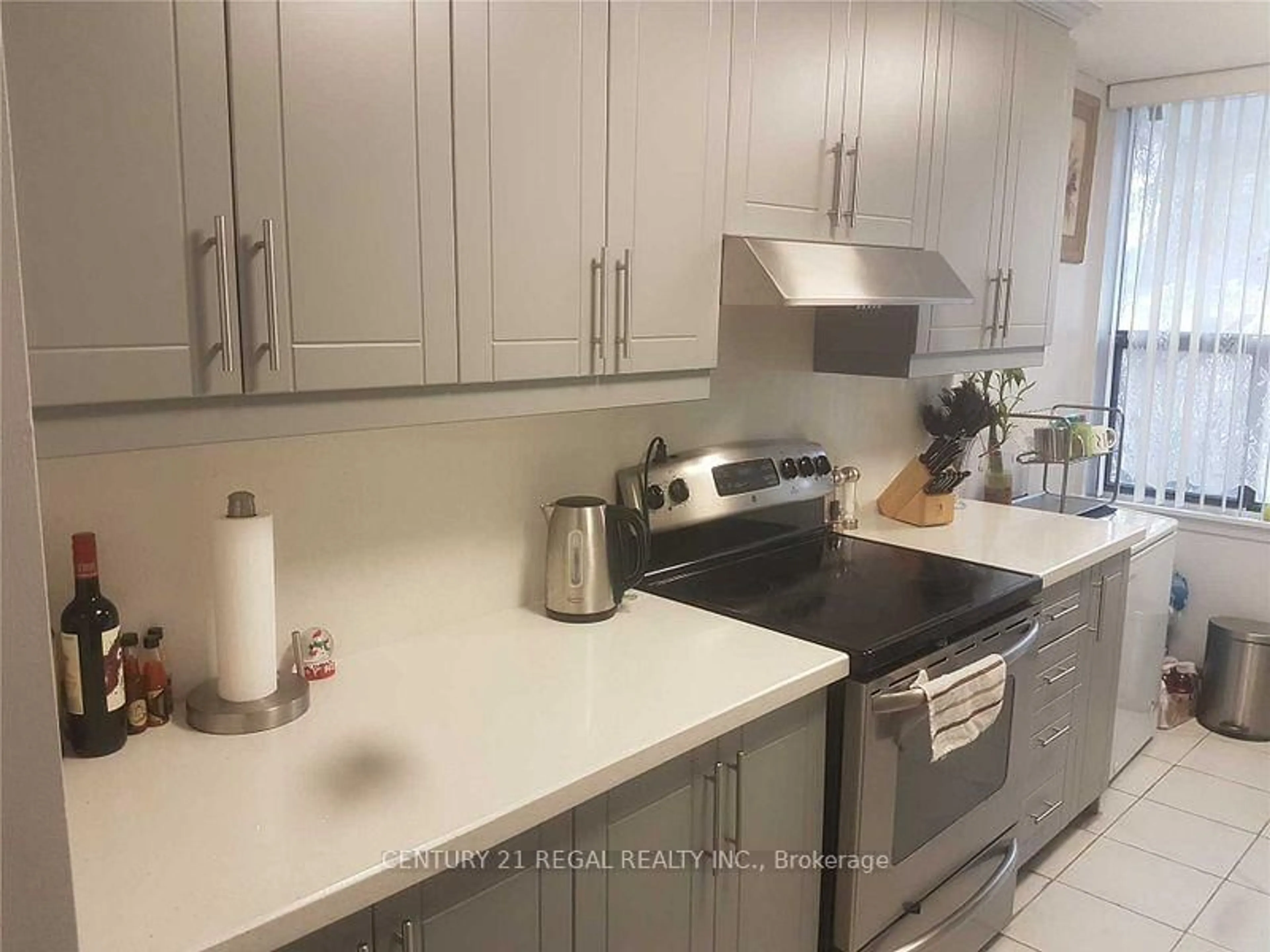 Standard kitchen, ceramic/tile floor for 21 Knightsbridge Rd #106, Brampton Ontario L6T 3Y1