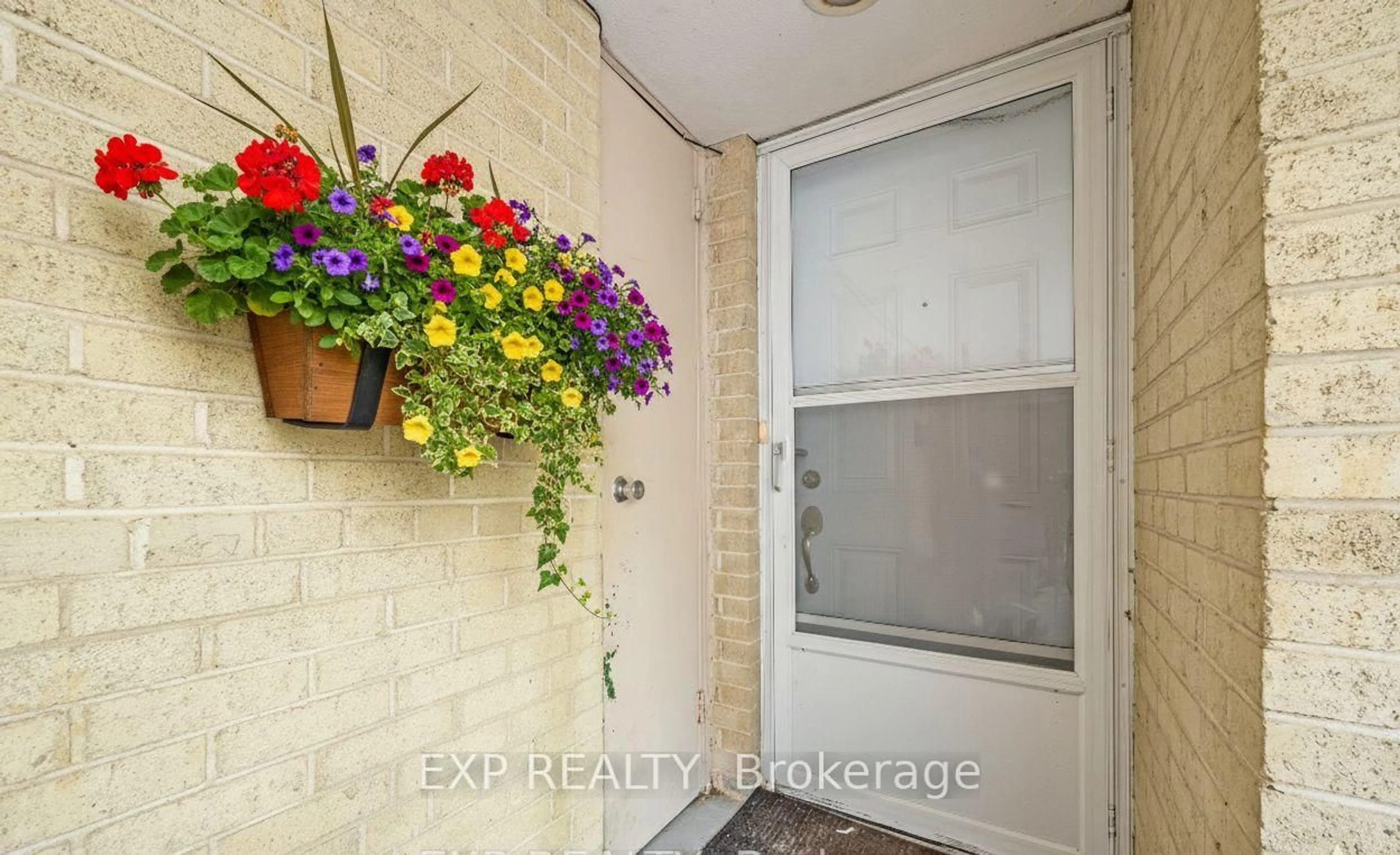 Indoor entryway for 33 Four Winds Dr #14, Toronto Ontario M3J 1K7