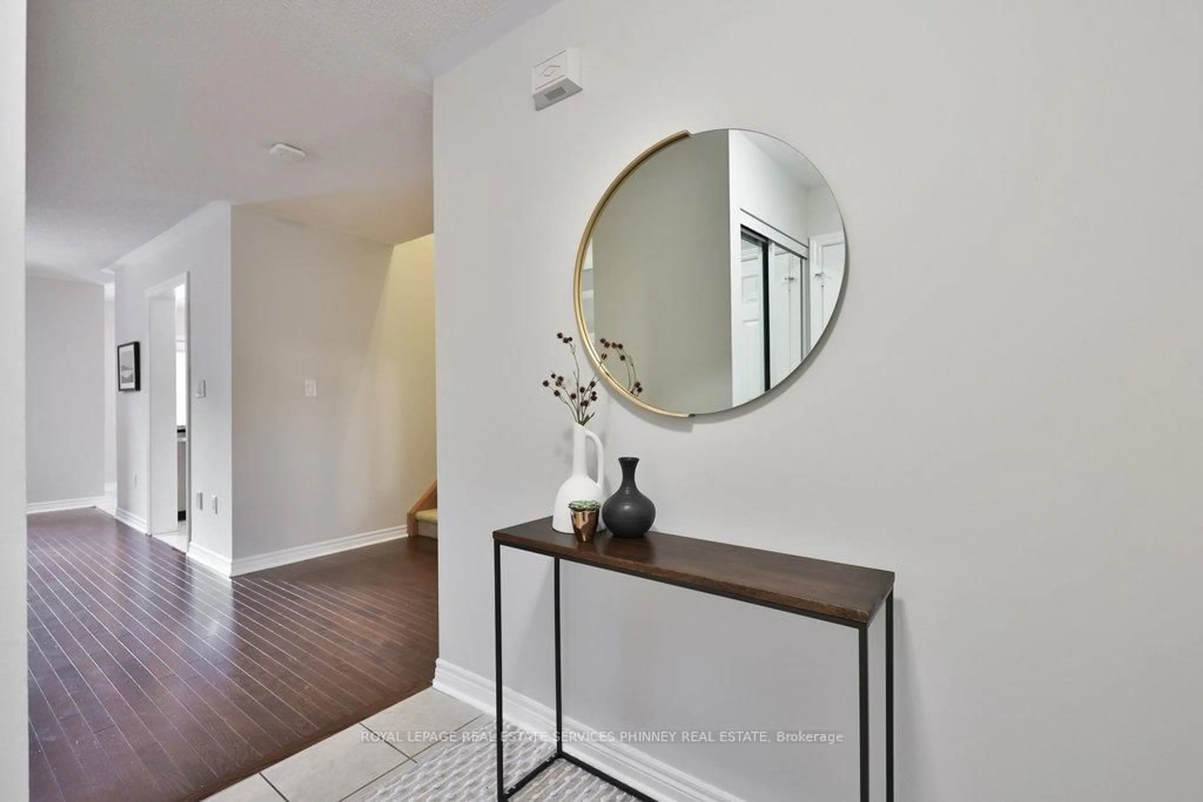 Indoor entryway for 2247 Hummingbird Way, Oakville Ontario L6M 3Z7