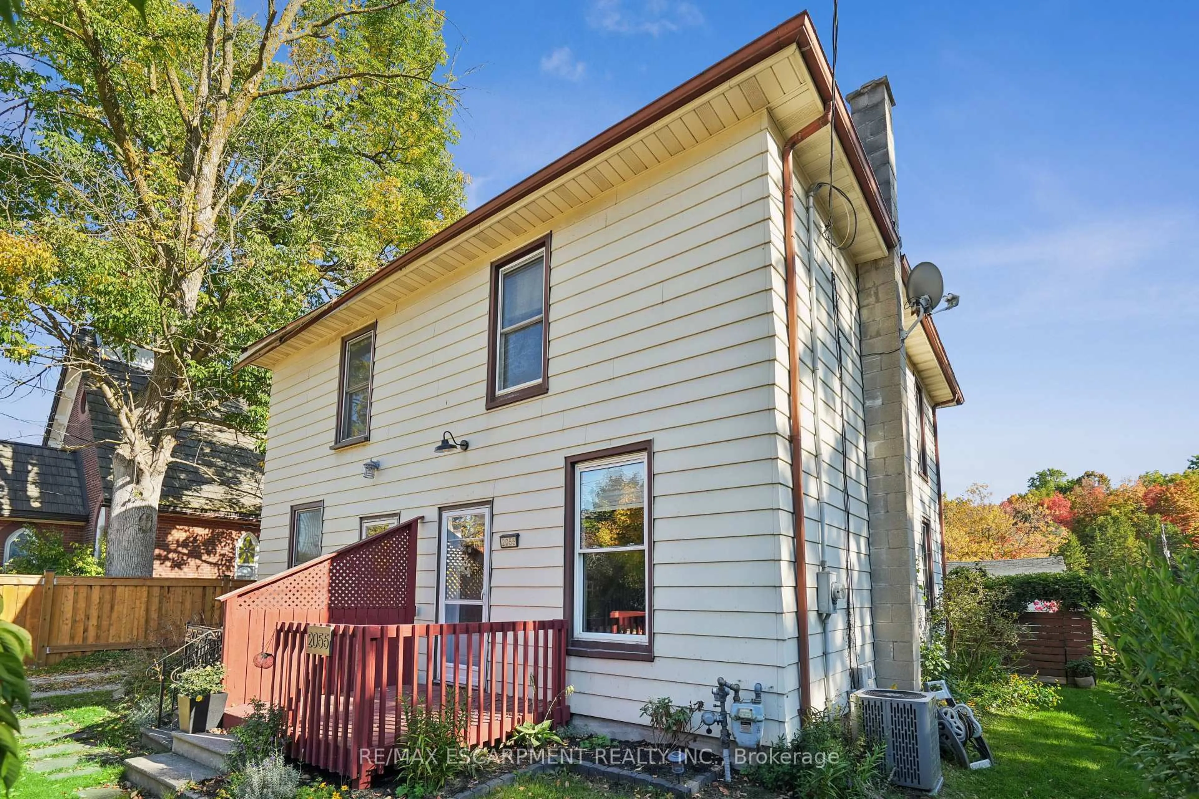 Home with vinyl exterior material, building for 2055 Embleton Rd, Brampton Ontario L6Y 0E9