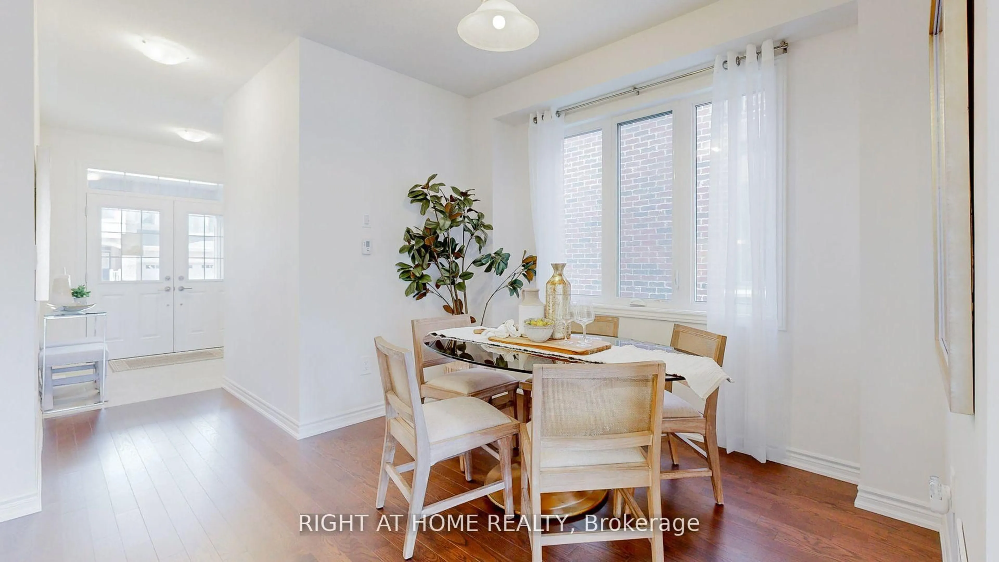 Dining room, wood/laminate floor for 1462 KITCHEN Crt, Milton Ontario L9E 1Y8