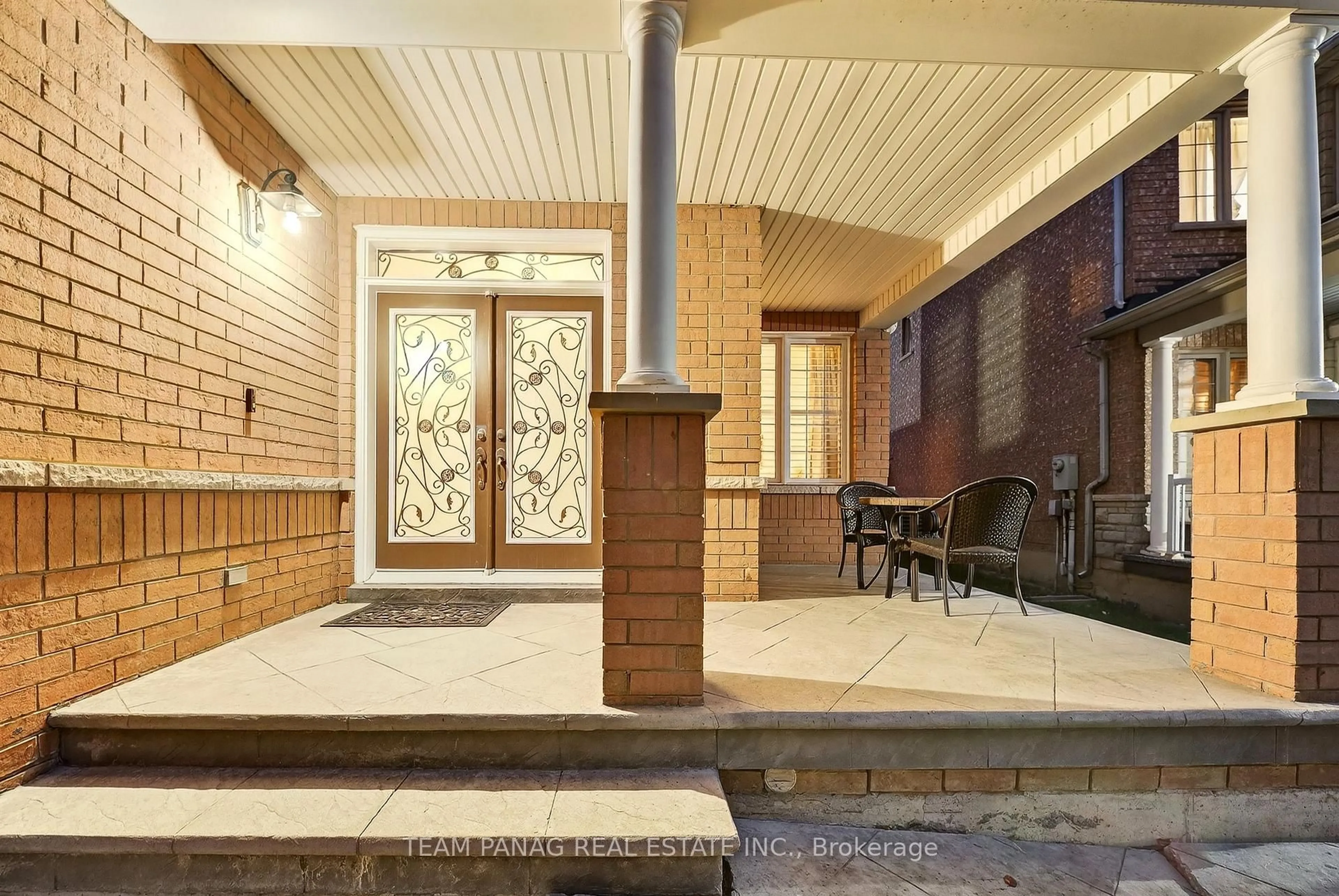 Indoor foyer for 115 Long Meadow Rd, Brampton Ontario L6P 2H7