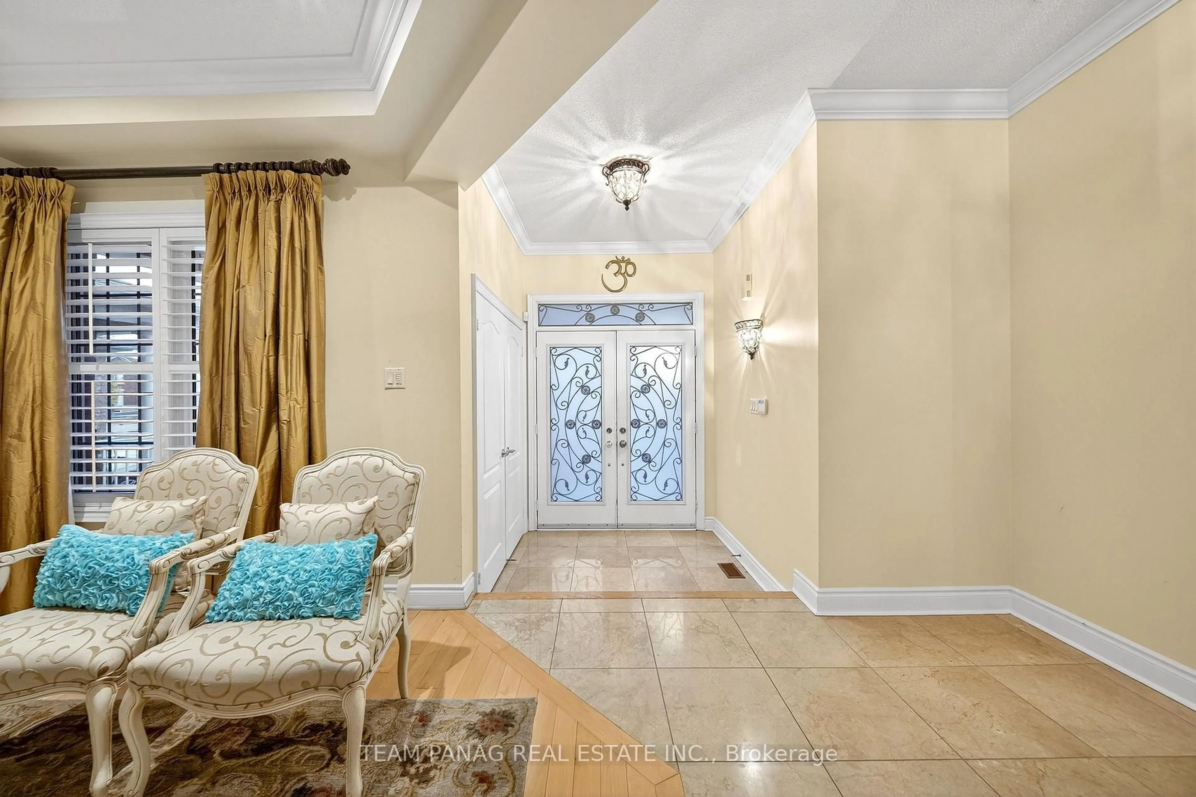 Indoor entryway for 115 Long Meadow Rd, Brampton Ontario L6P 2H7