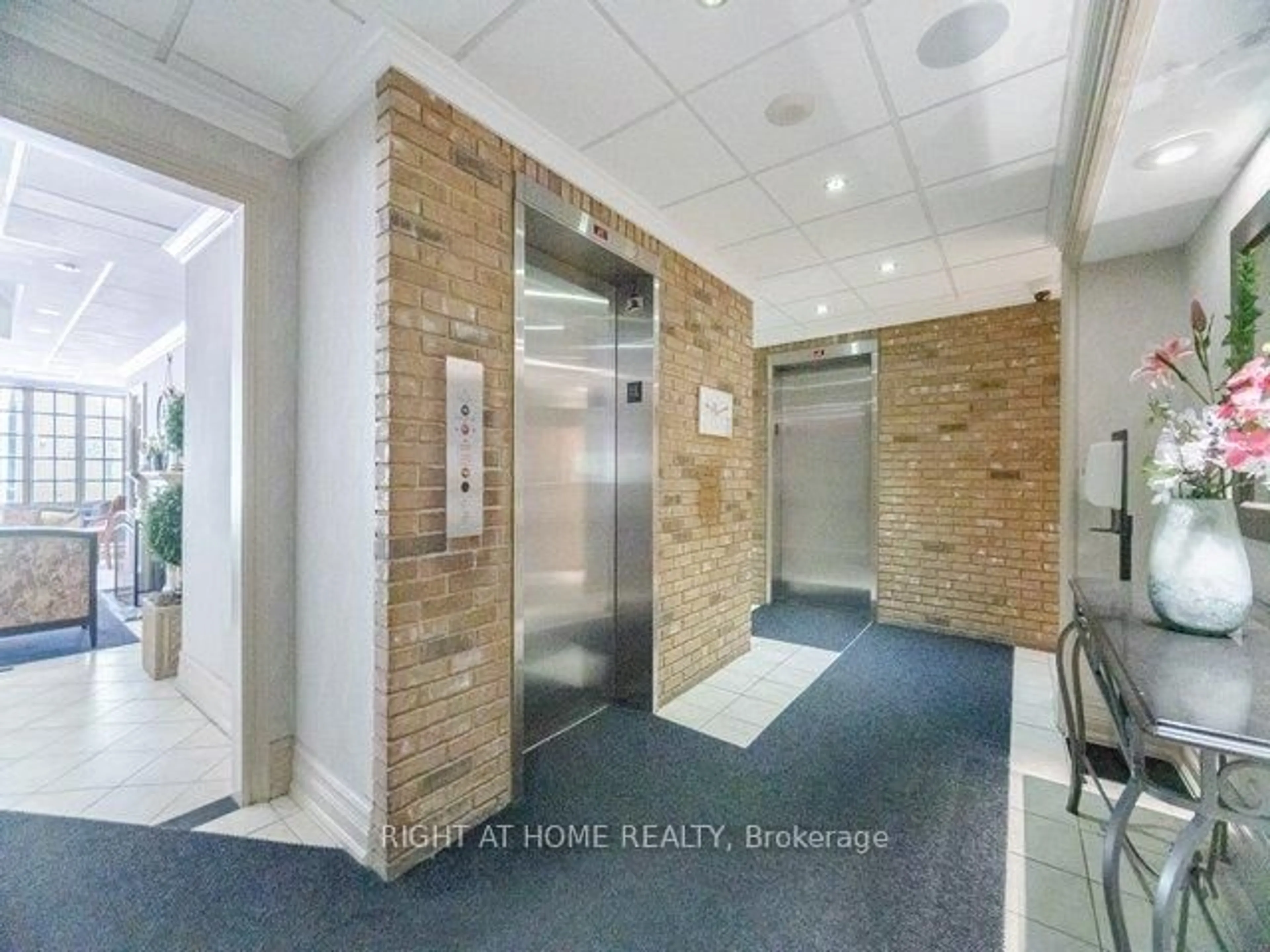 Indoor entryway for 1360 Rathburn Rd #208, Mississauga Ontario L4W 4H4
