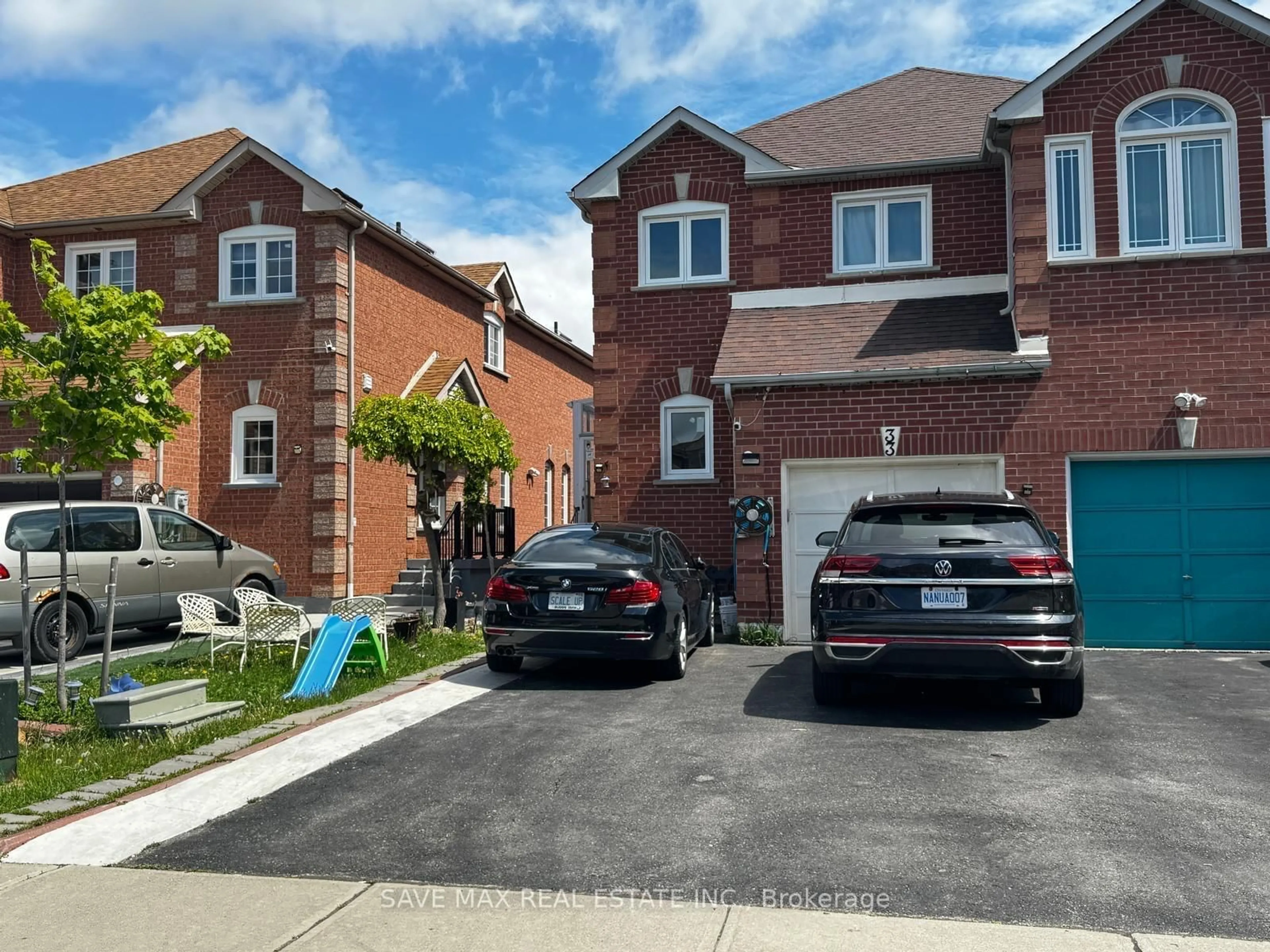 Home with brick exterior material, street for 33 Piane Ave, Brampton Ontario L6Y 4X8