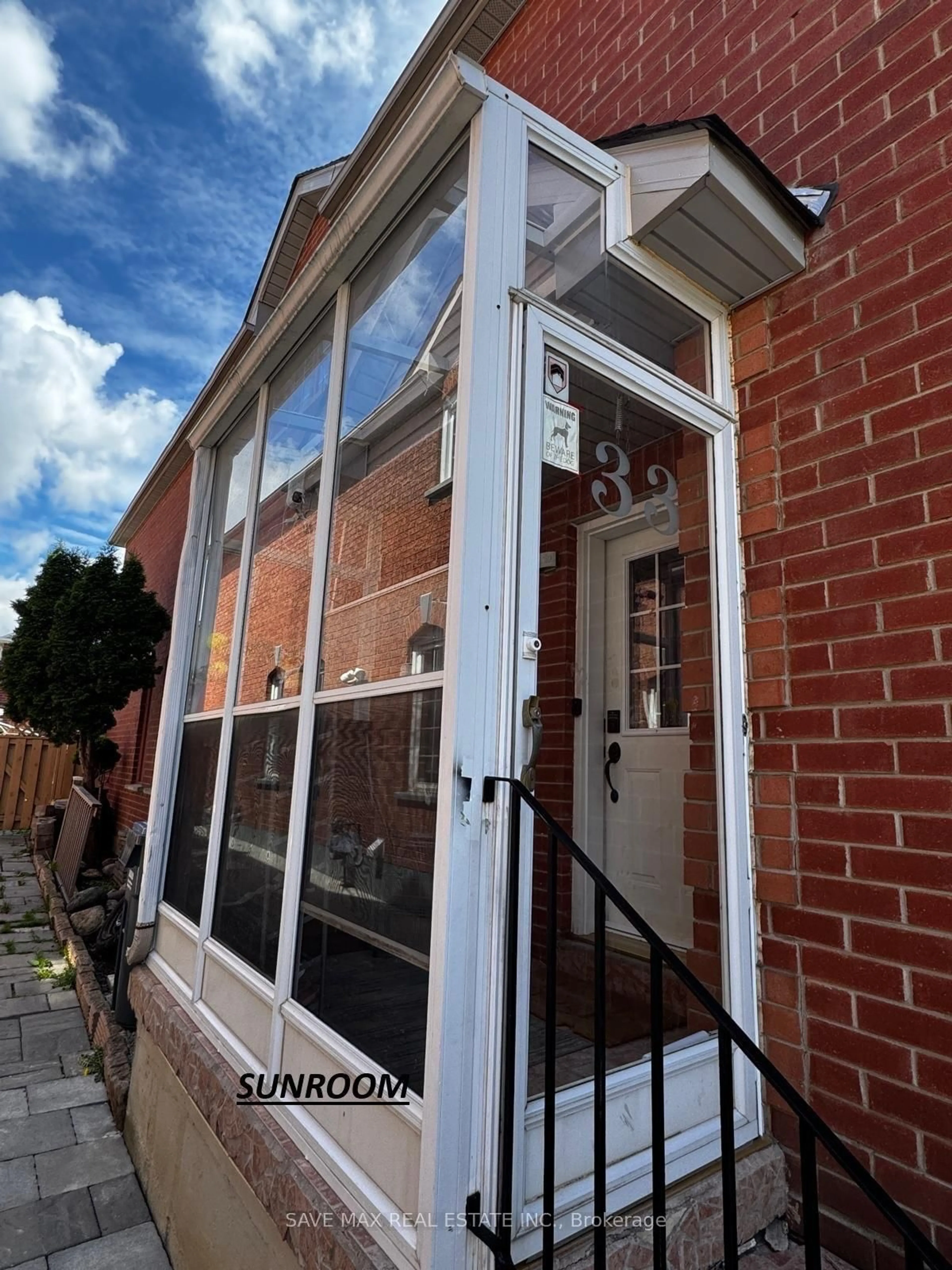 Home with brick exterior material, street for 33 Piane Ave, Brampton Ontario L6Y 4X8