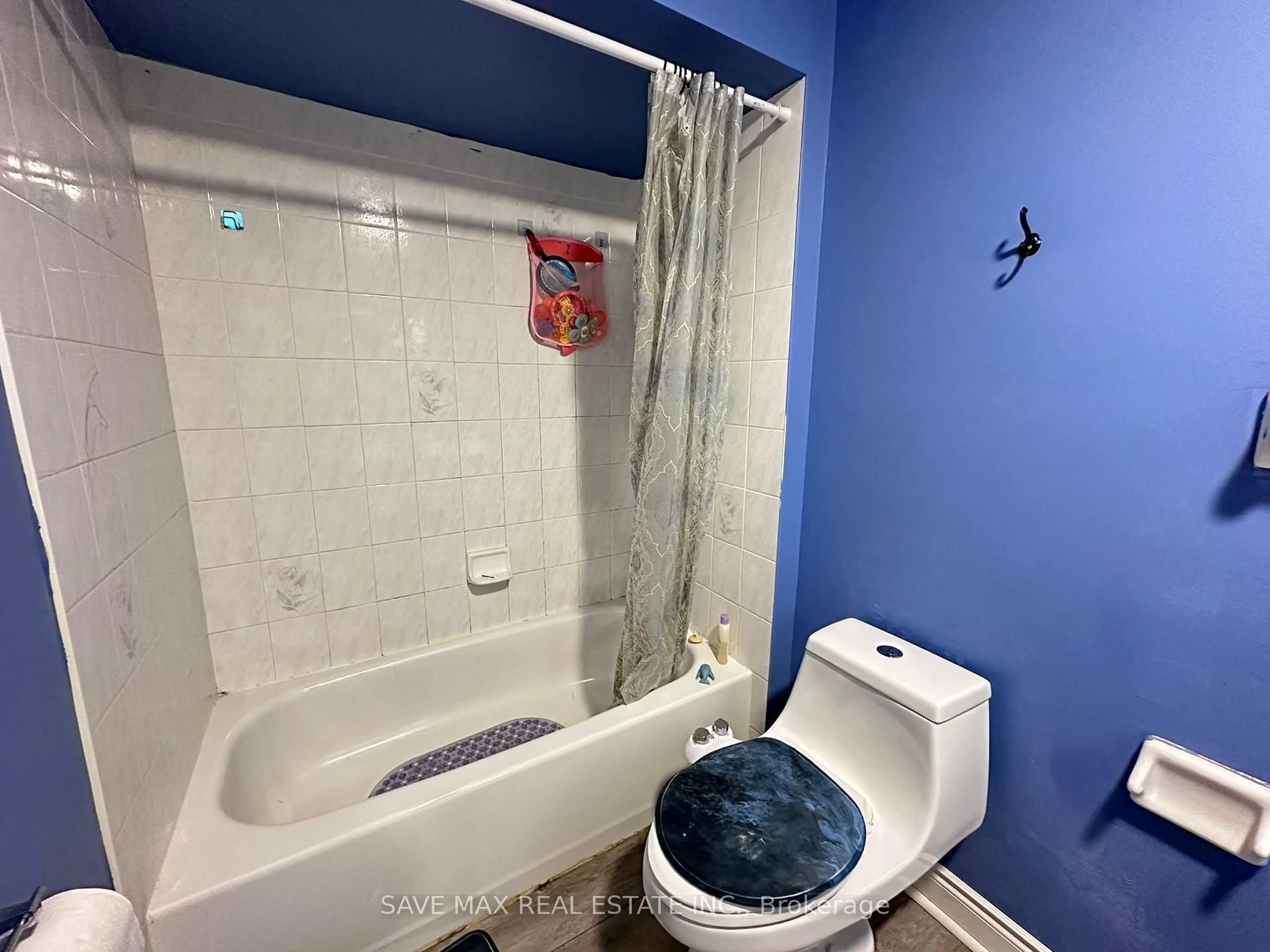 A pic of a room for 33 Piane Ave, Brampton Ontario L6Y 4X8