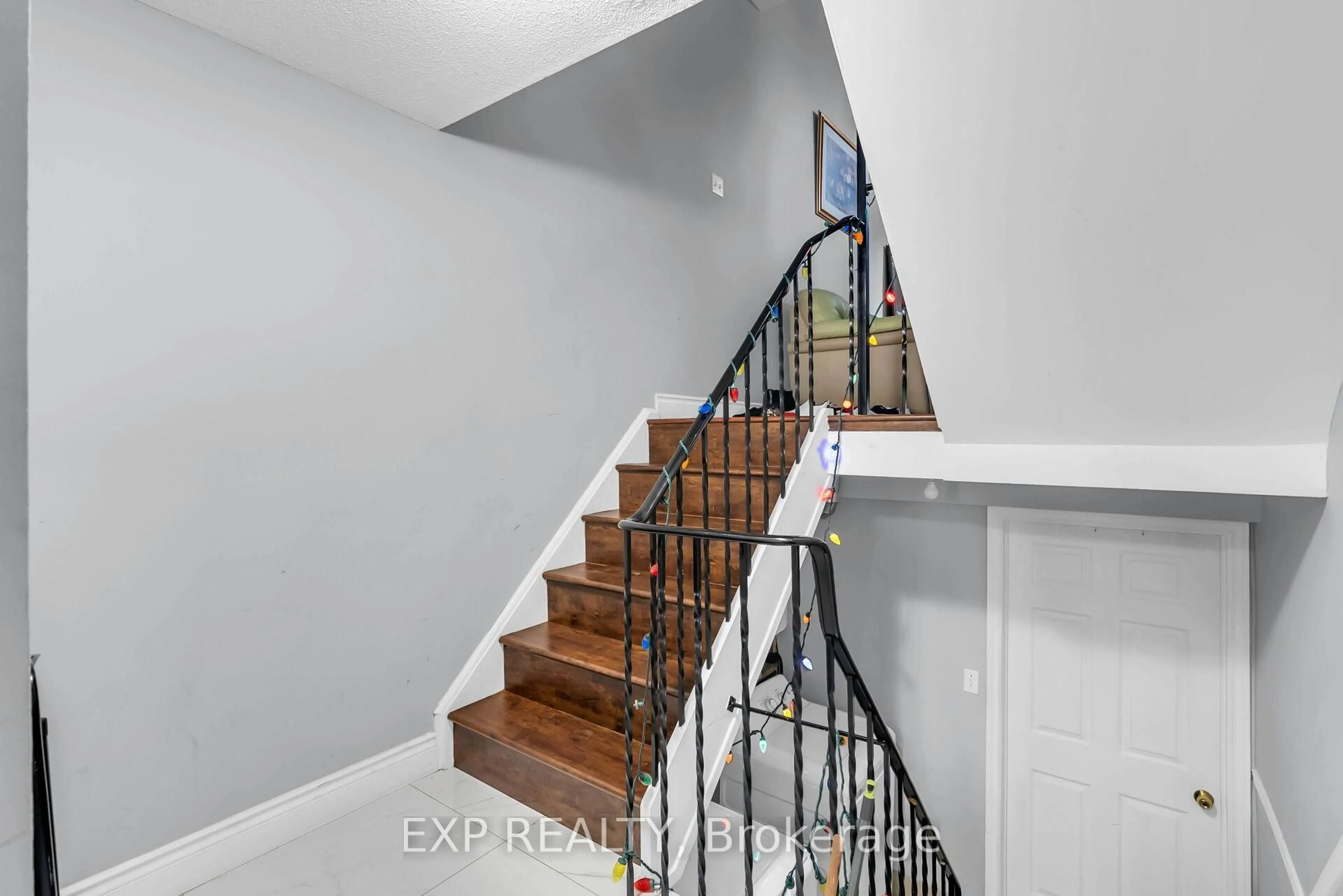 Stairs for 35 McCallum Crt, Brampton Ontario L6W 3M3