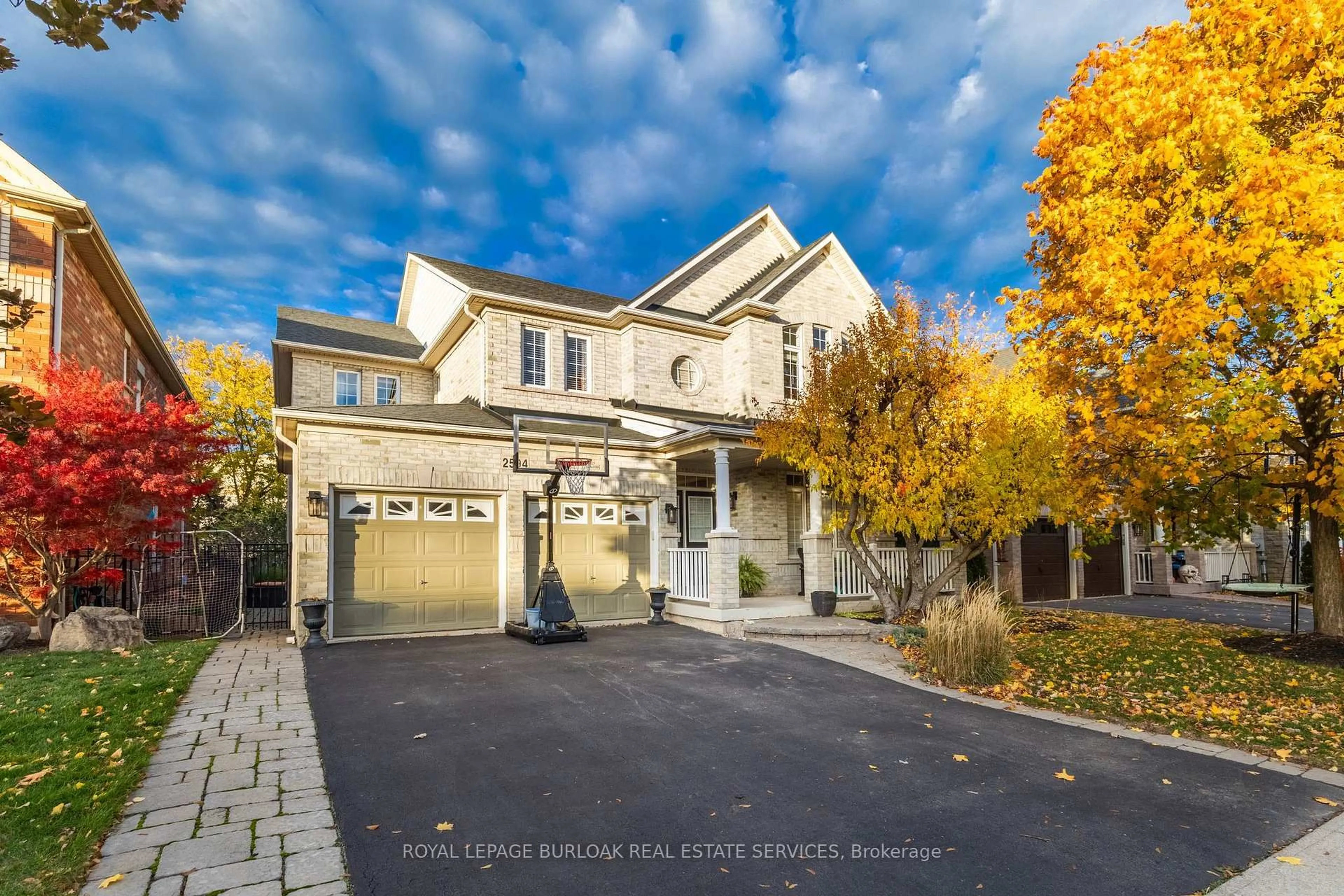 Unknown for 2594 Armour Cres, Burlington Ontario L7M 4T3