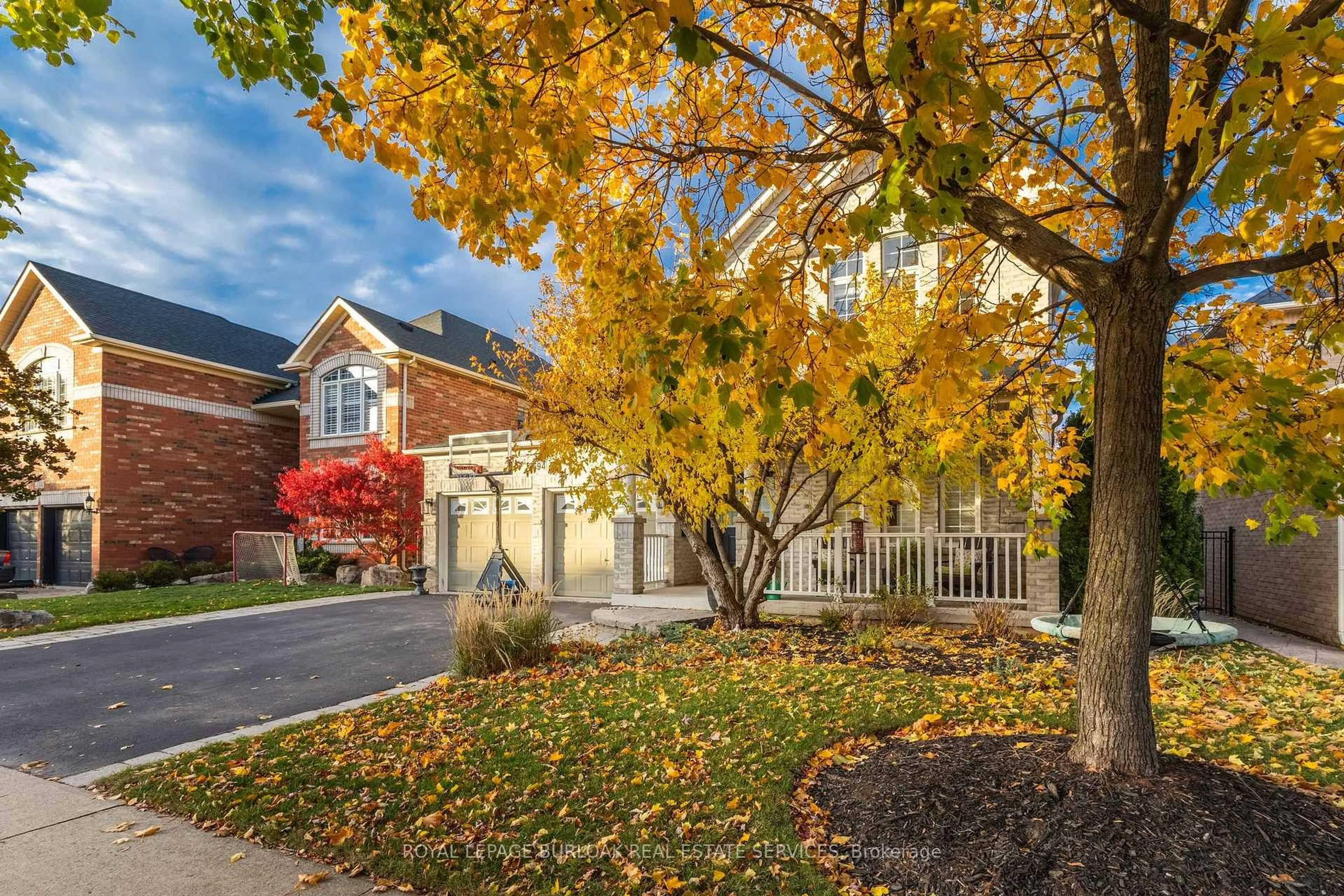 Patio, street for 2594 Armour Cres, Burlington Ontario L7M 4T3