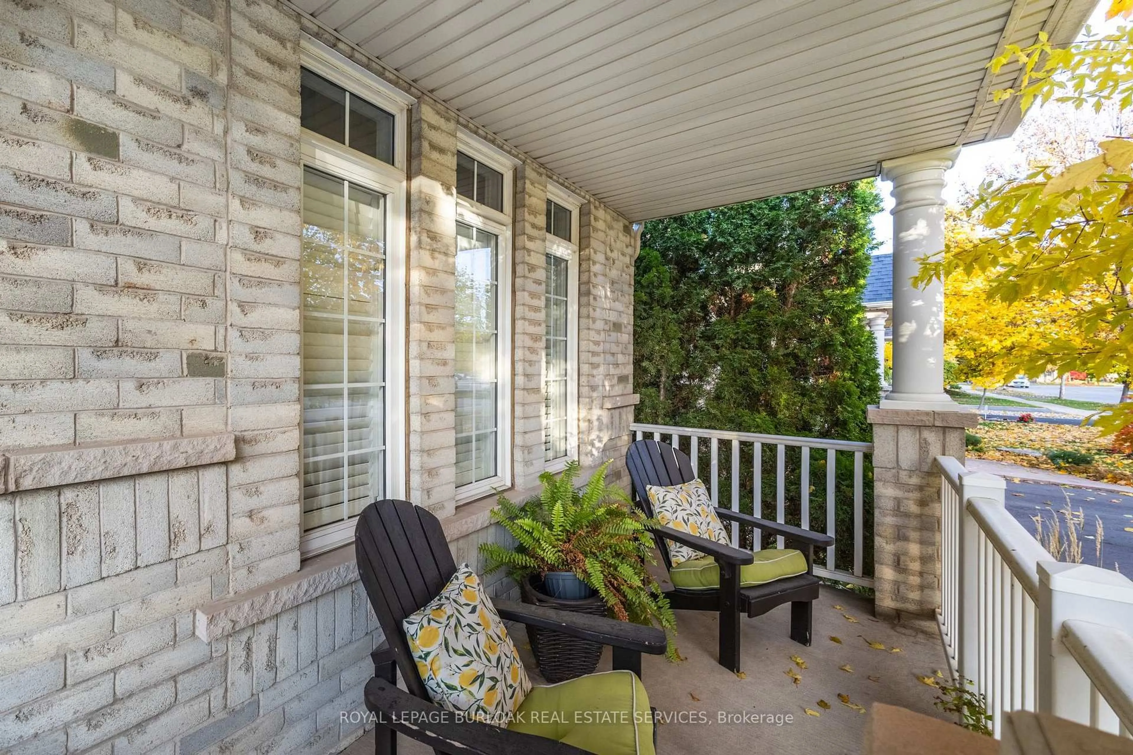 Patio, street for 2594 Armour Cres, Burlington Ontario L7M 4T3