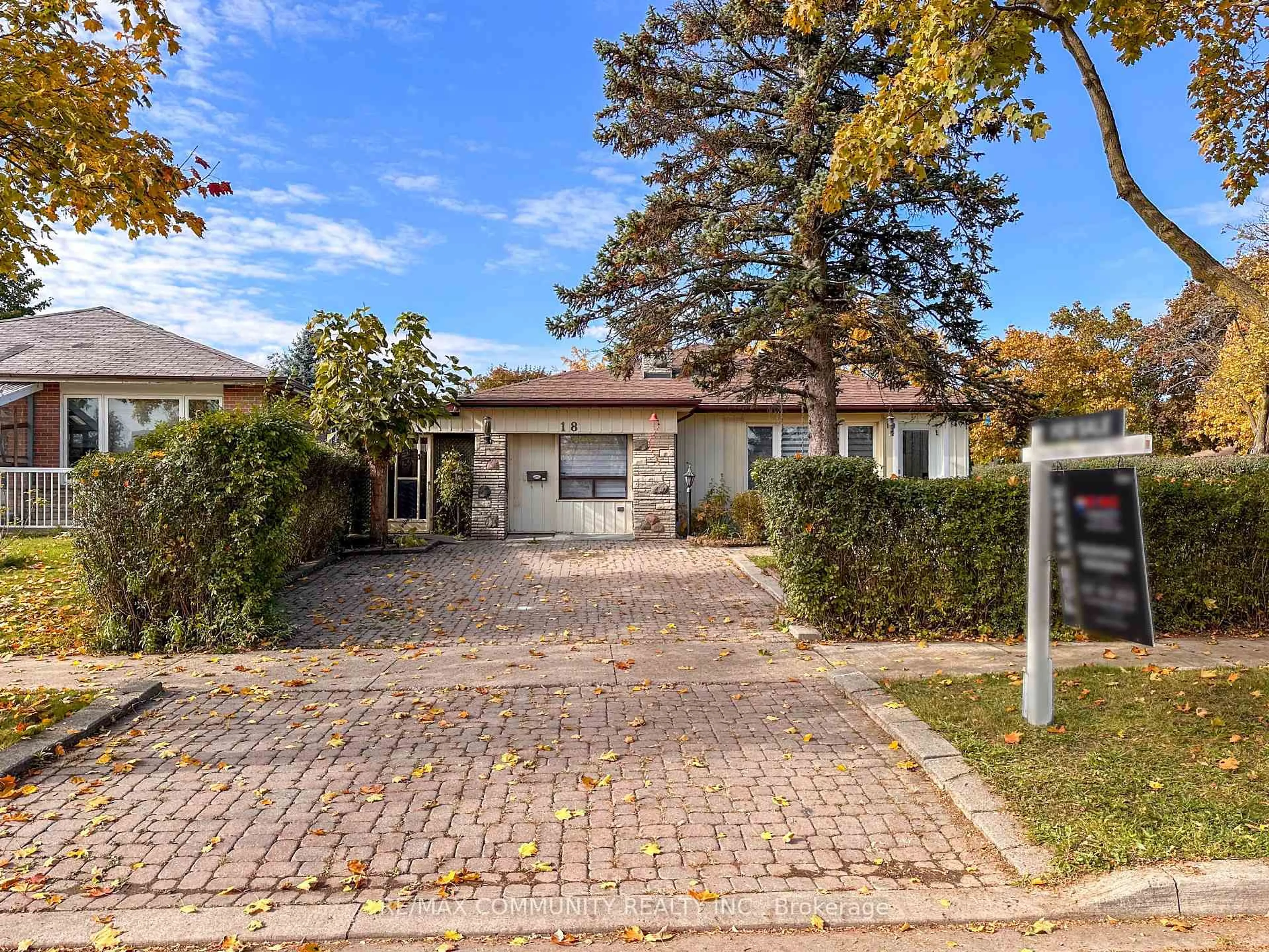 A pic from outside/outdoor area/front of a property/back of a property/a pic from drone, street for 18 Furness Cres, Toronto Ontario M9V 3V1