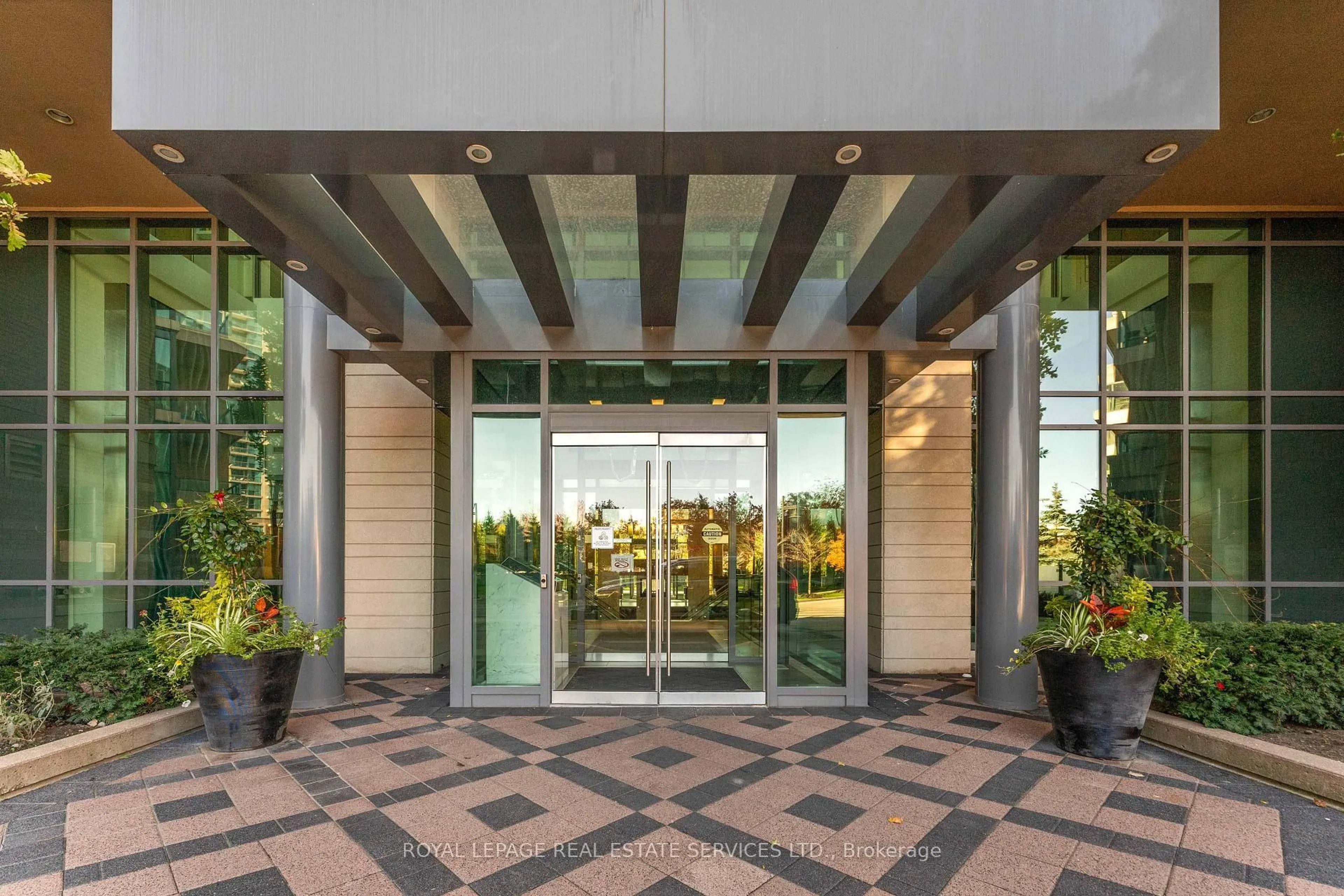 Indoor foyer for 225 Sherway Gardens Rd #1103, Toronto Ontario M9C 0A3