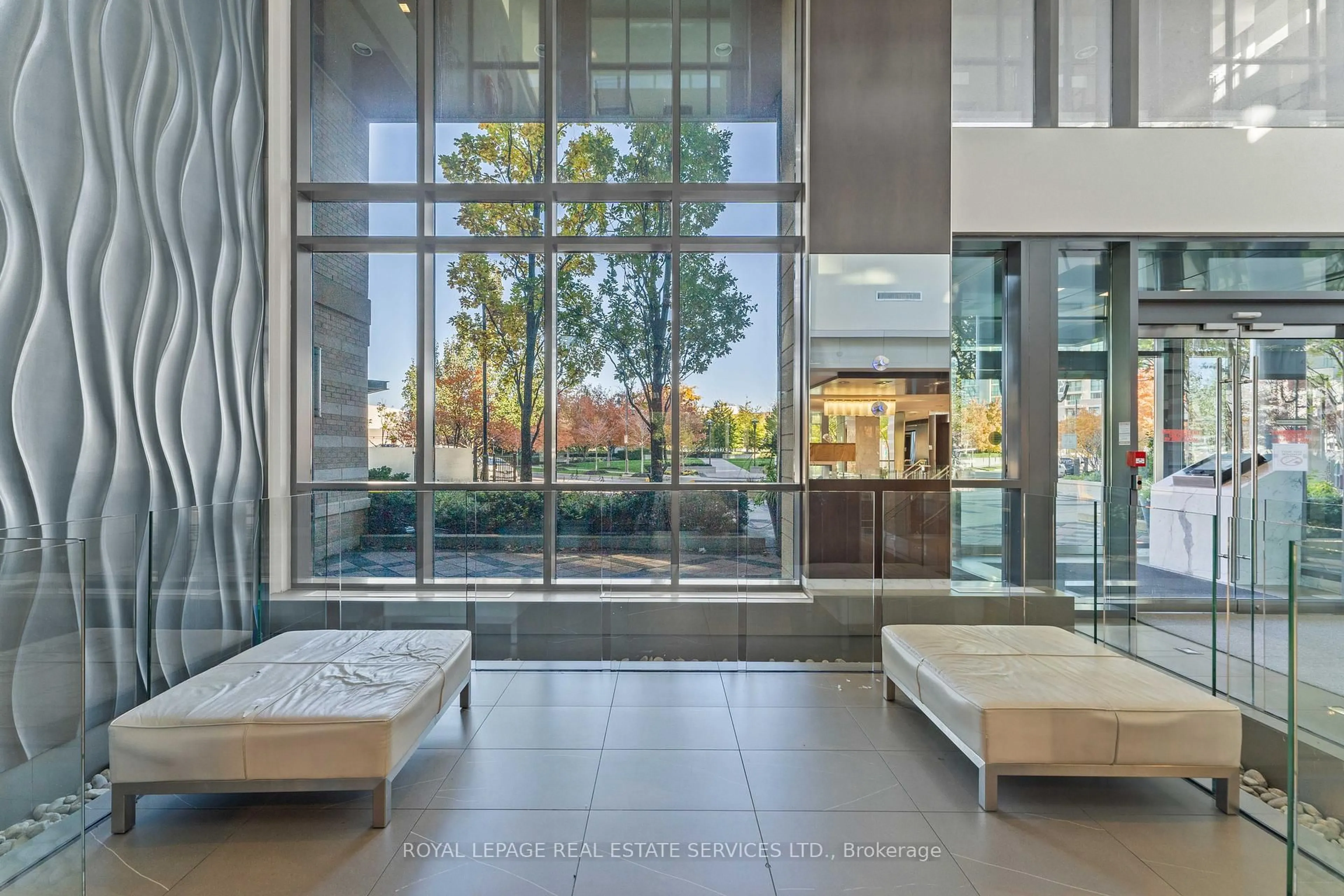 Indoor foyer for 225 Sherway Gardens Rd #1103, Toronto Ontario M9C 0A3