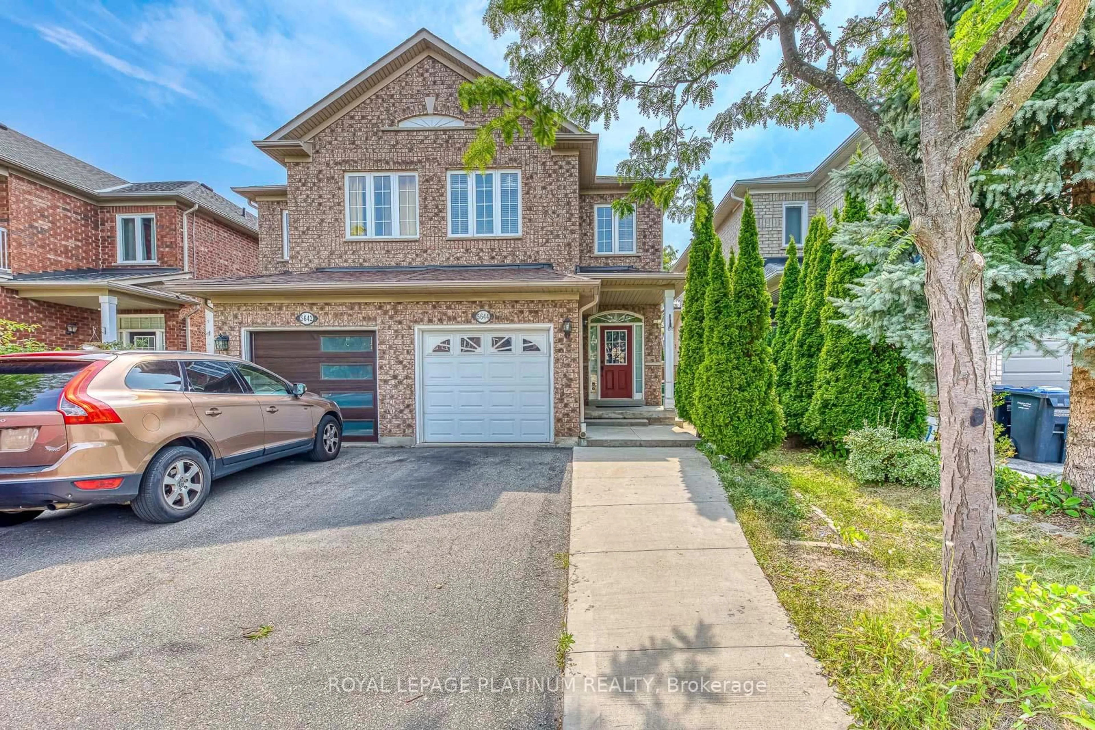 Home with brick exterior material, street for 5644 Longboat Ave, Mississauga Ontario L5M 7E8