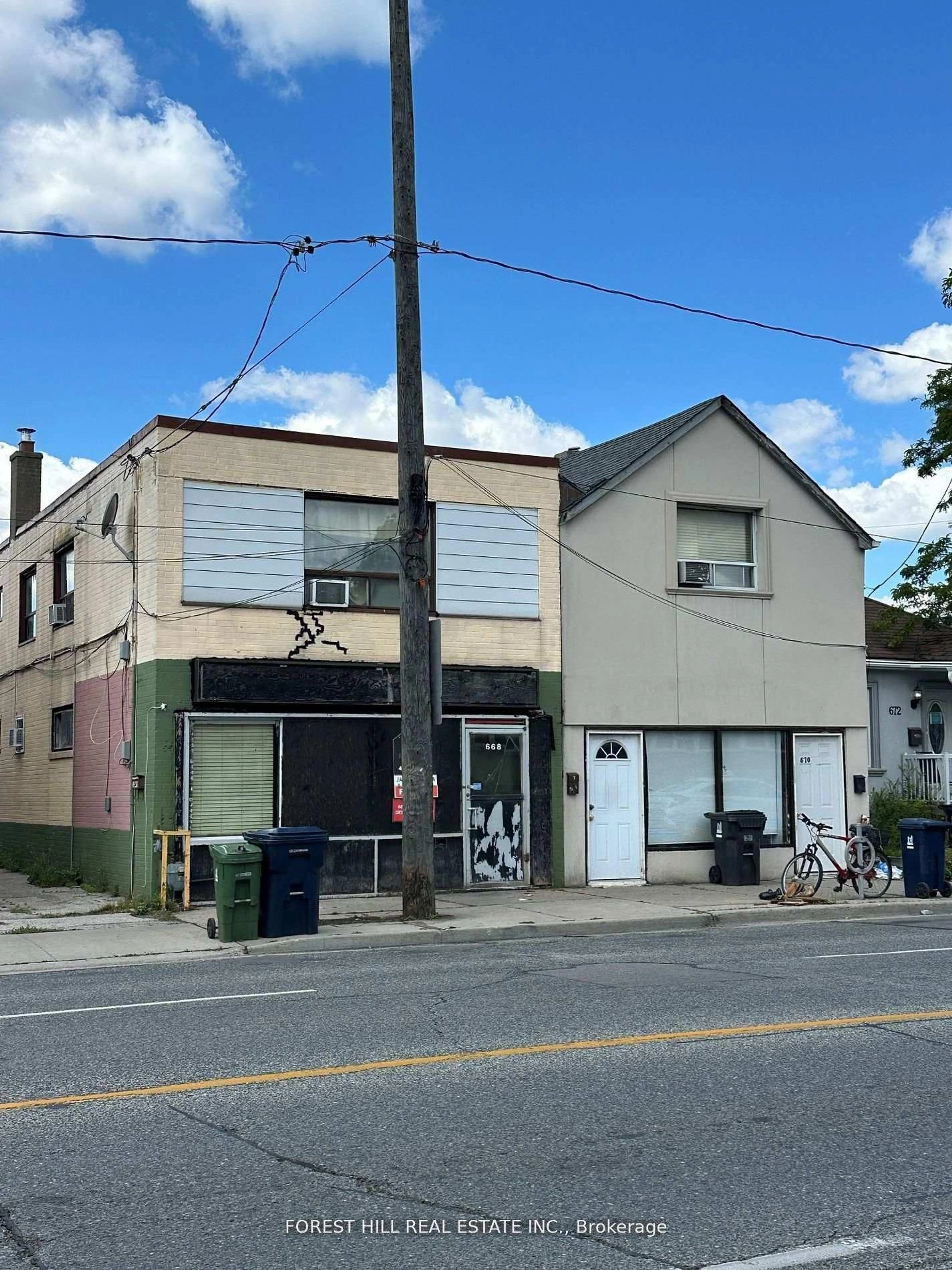 Unknown for 668 Jane St, Toronto Ontario M6N 4A7