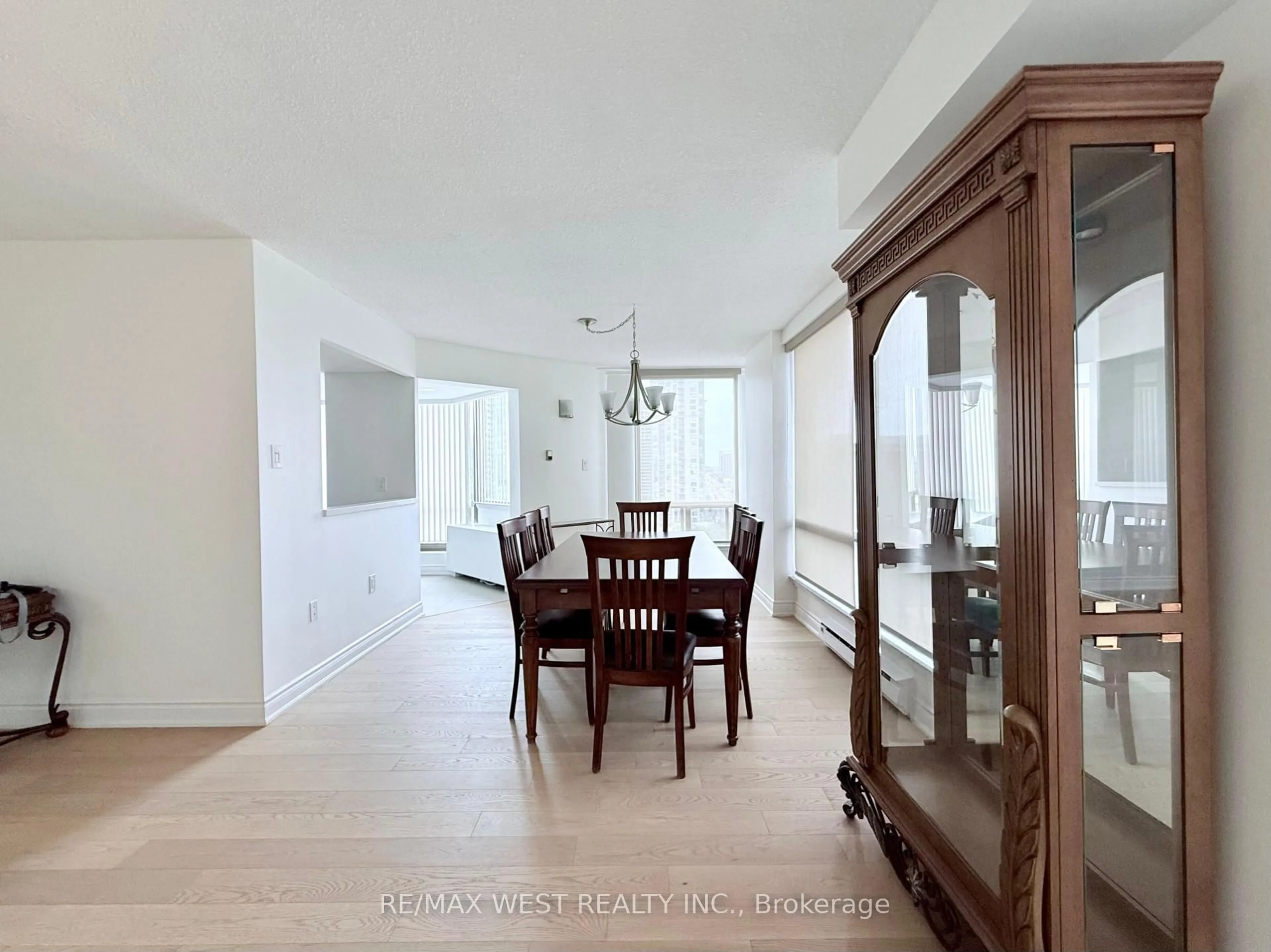 Dining room, unknown for 25 Fairview Rd #UPH1, Mississauga Ontario L5B 3Y8