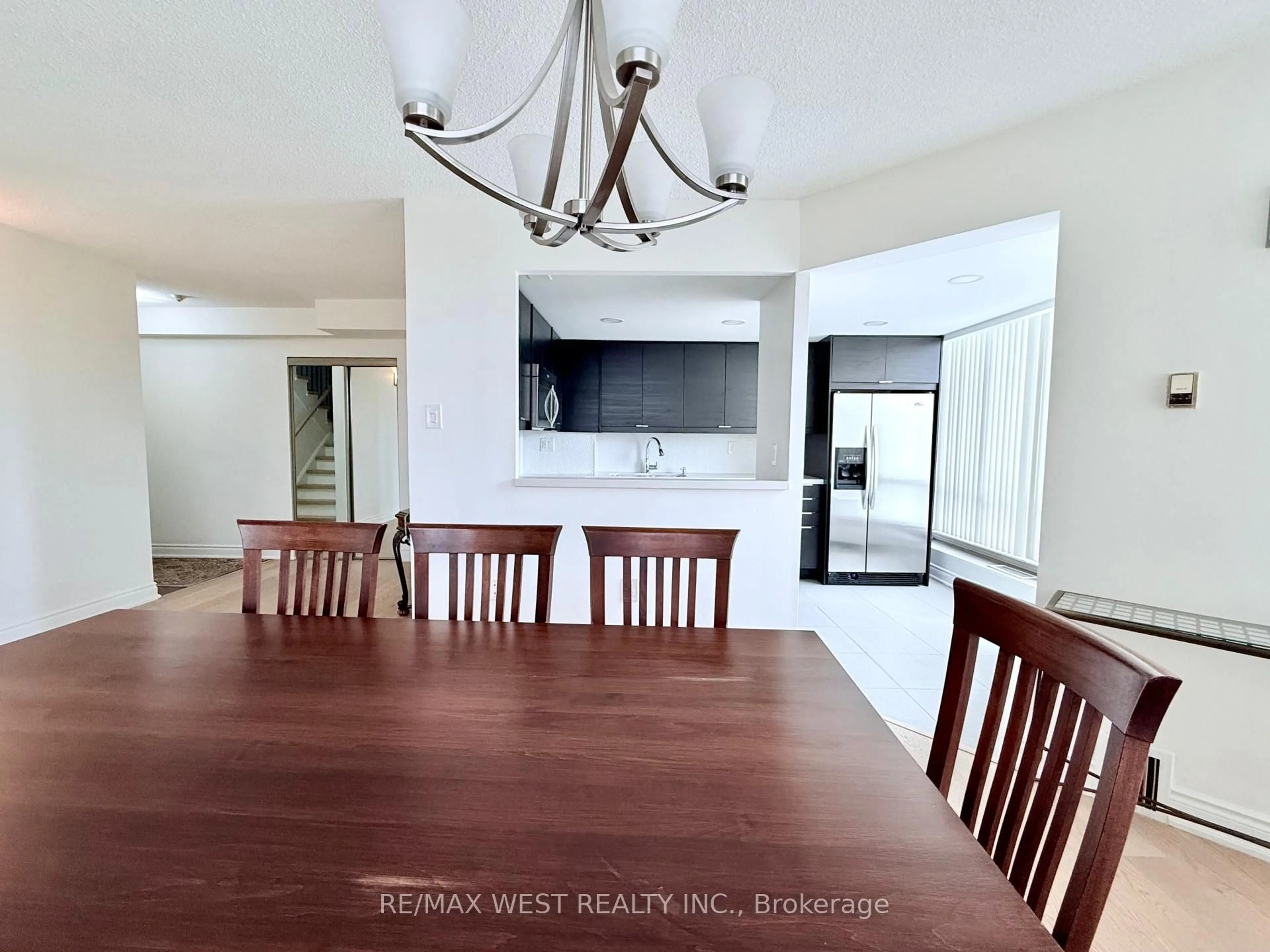 Dining room, unknown for 25 Fairview Rd #UPH1, Mississauga Ontario L5B 3Y8