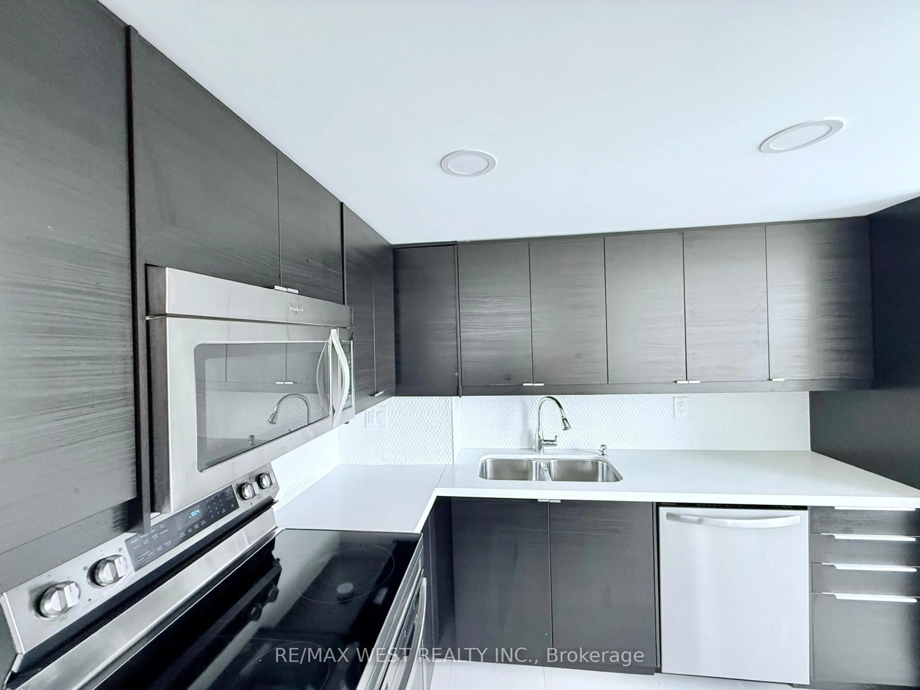 Unknown for 25 Fairview Rd #UPH1, Mississauga Ontario L5B 3Y8