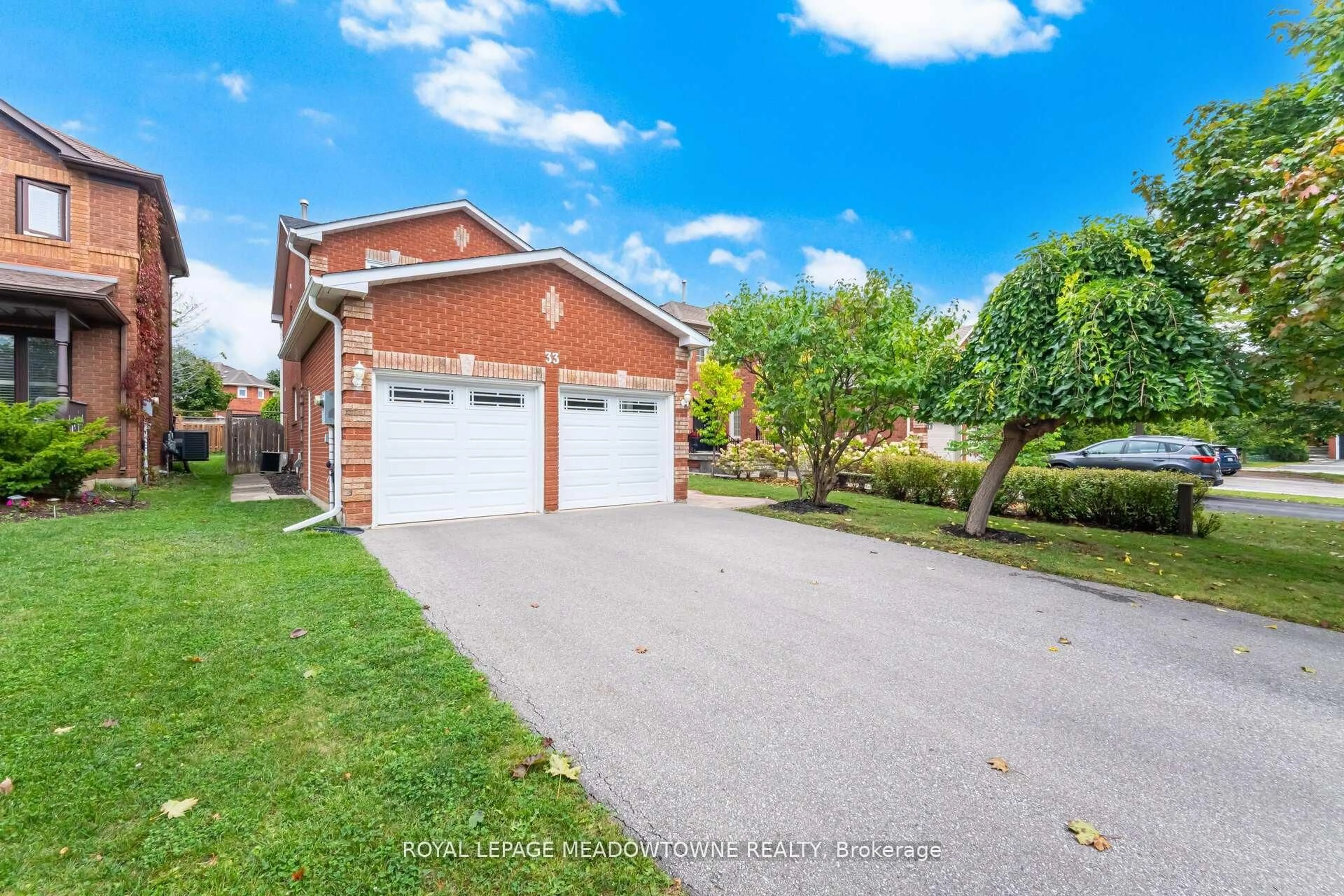 A pic from outside/outdoor area/front of a property/back of a property/a pic from drone, street for 33 Harrop Ave, Halton Hills Ontario L7G 5R4