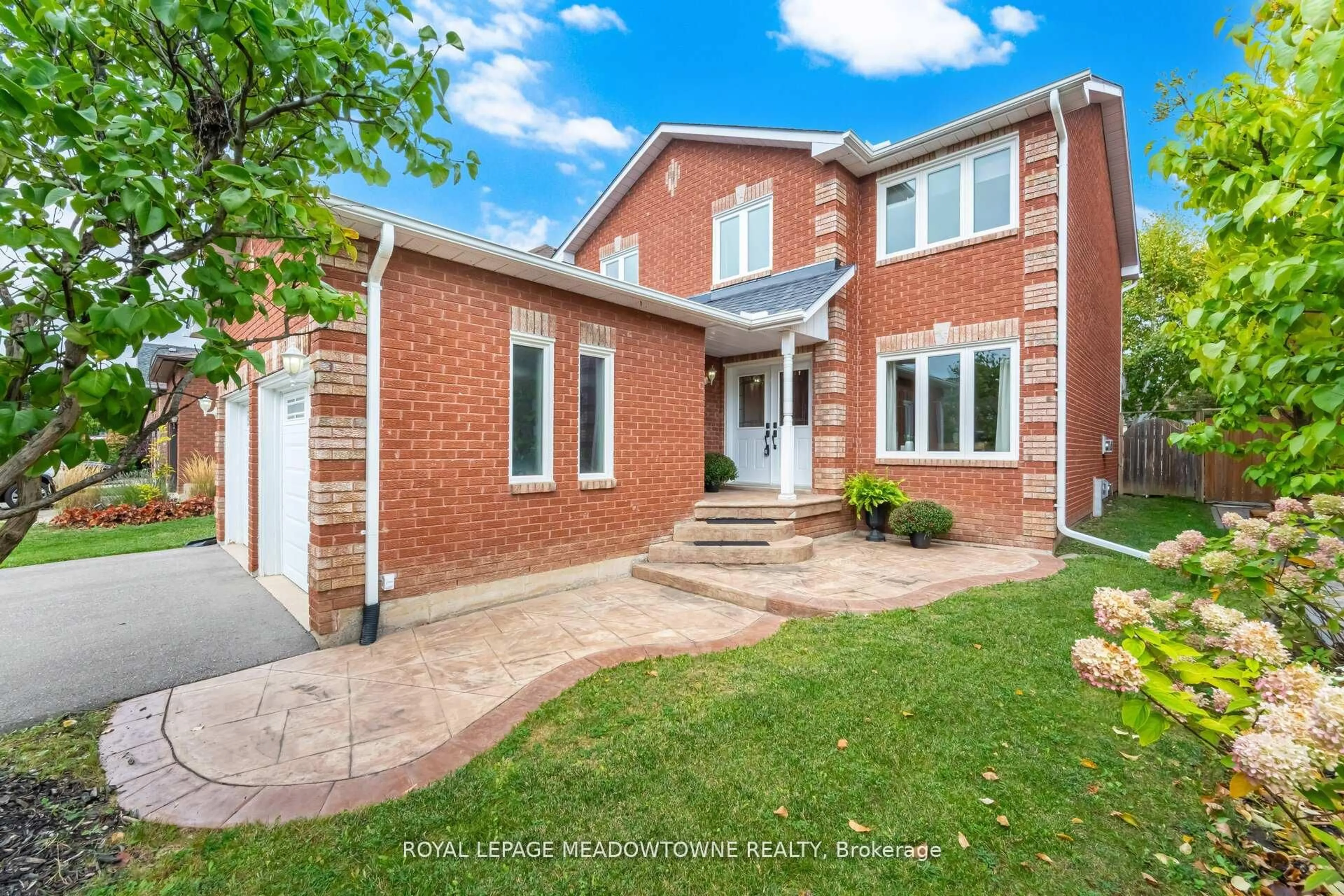 Home with brick exterior material, street for 33 Harrop Ave, Halton Hills Ontario L7G 5R4