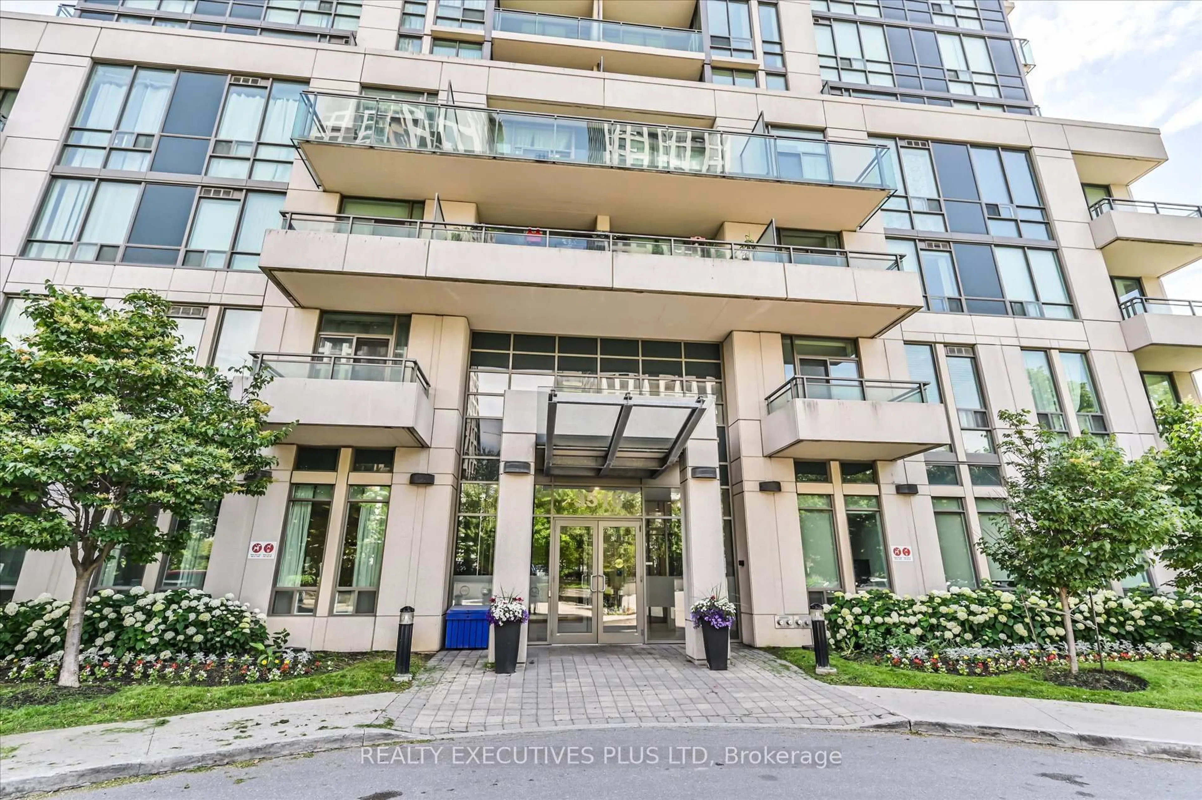 Indoor foyer for 3515 Kariya Dr #2103, Mississauga Ontario L5B 0C1