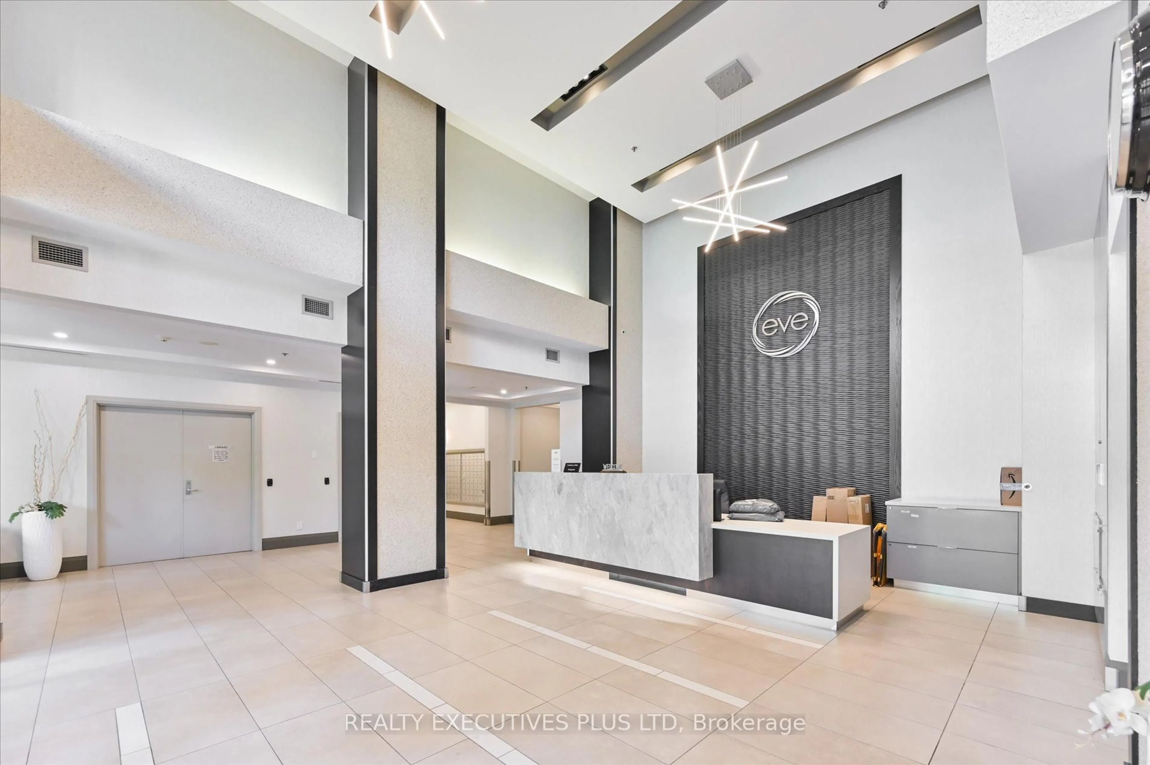 Indoor foyer for 3515 Kariya Dr #2103, Mississauga Ontario L5B 0C1