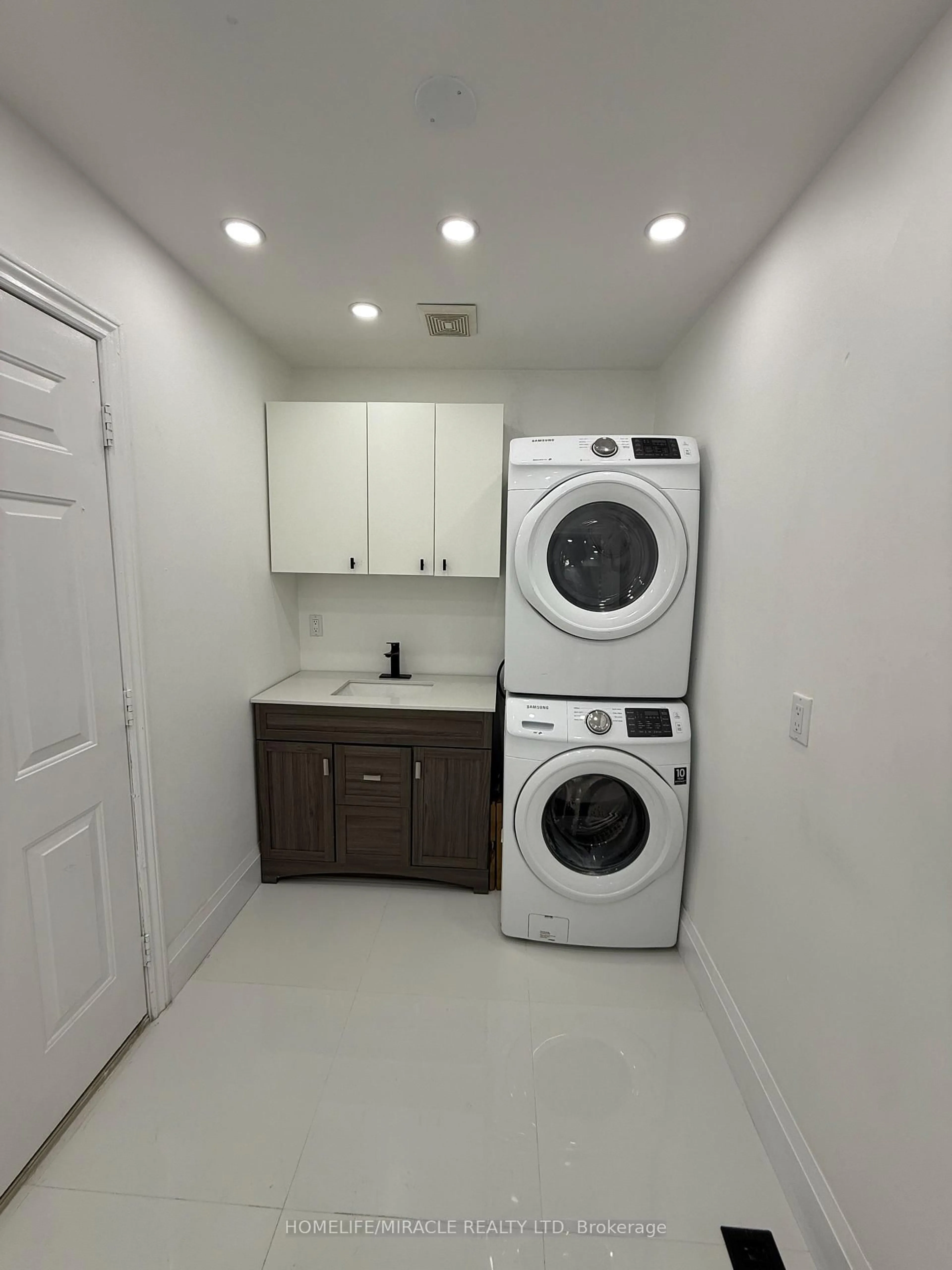 Laundry room for 91 Buick Blvd, Brampton Ontario L7A 3B7