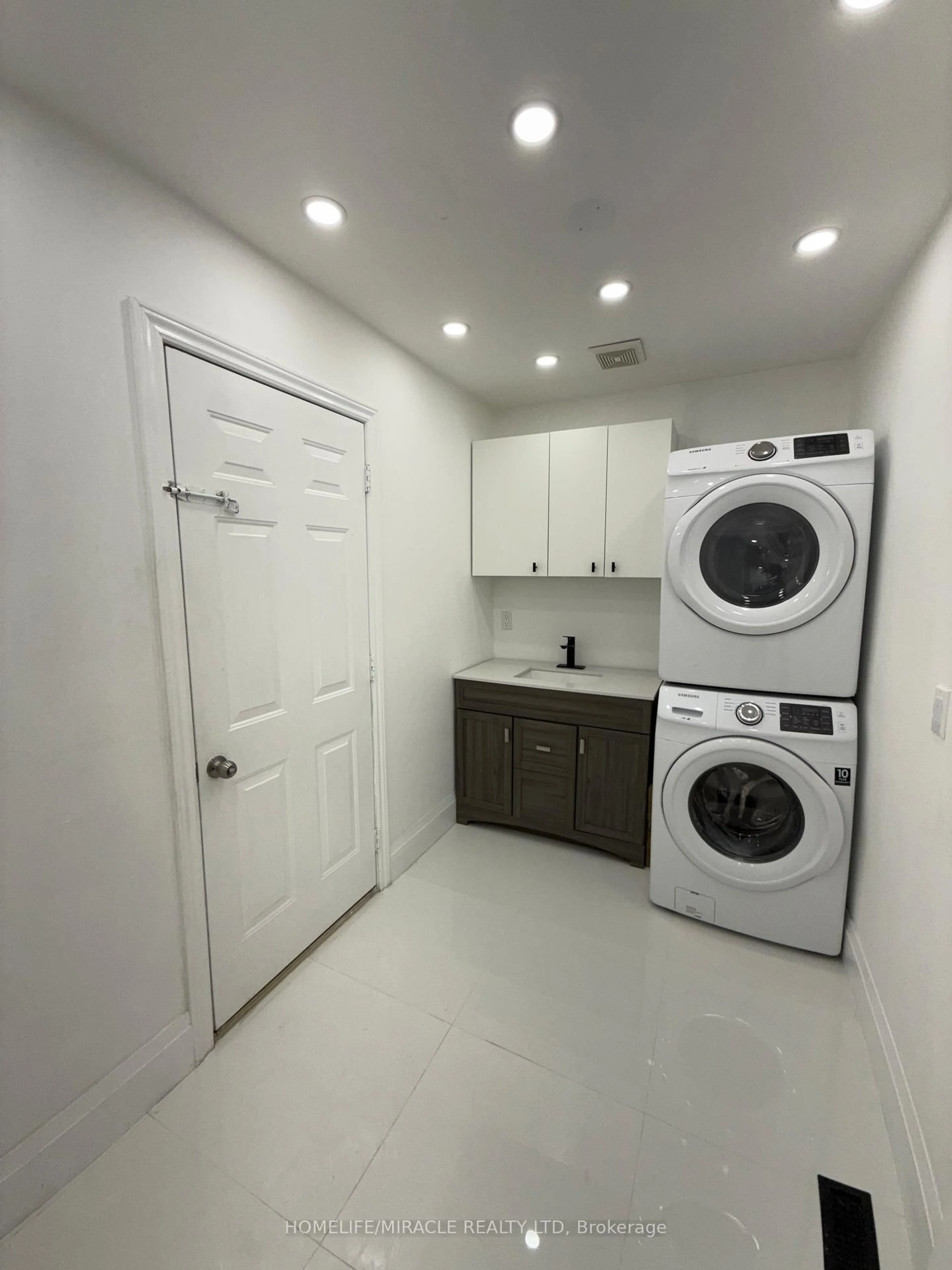 Laundry room for 91 Buick Blvd, Brampton Ontario L7A 3B7