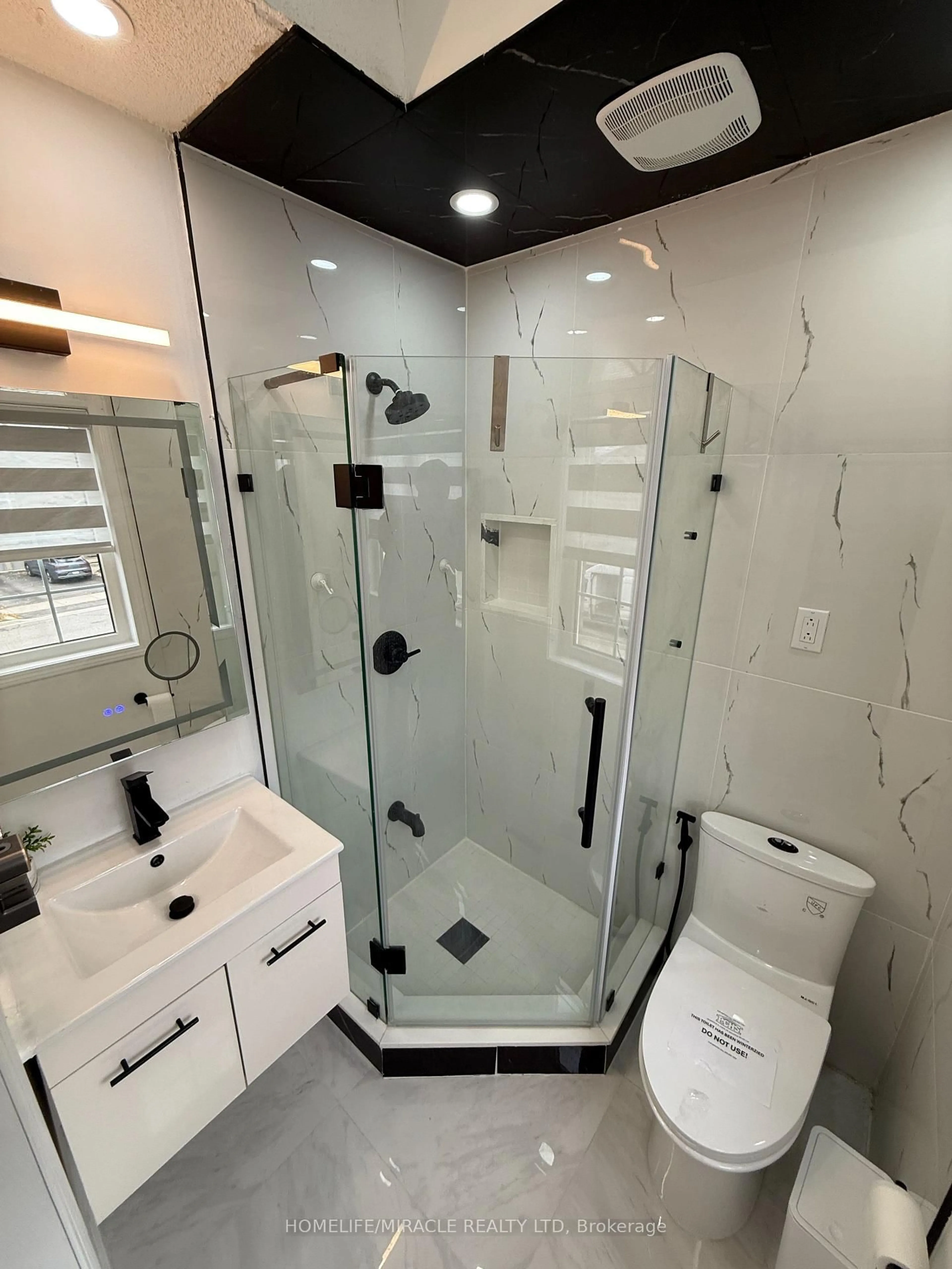 Contemporary bathroom, ceramic/tile floor for 91 Buick Blvd, Brampton Ontario L7A 3B7